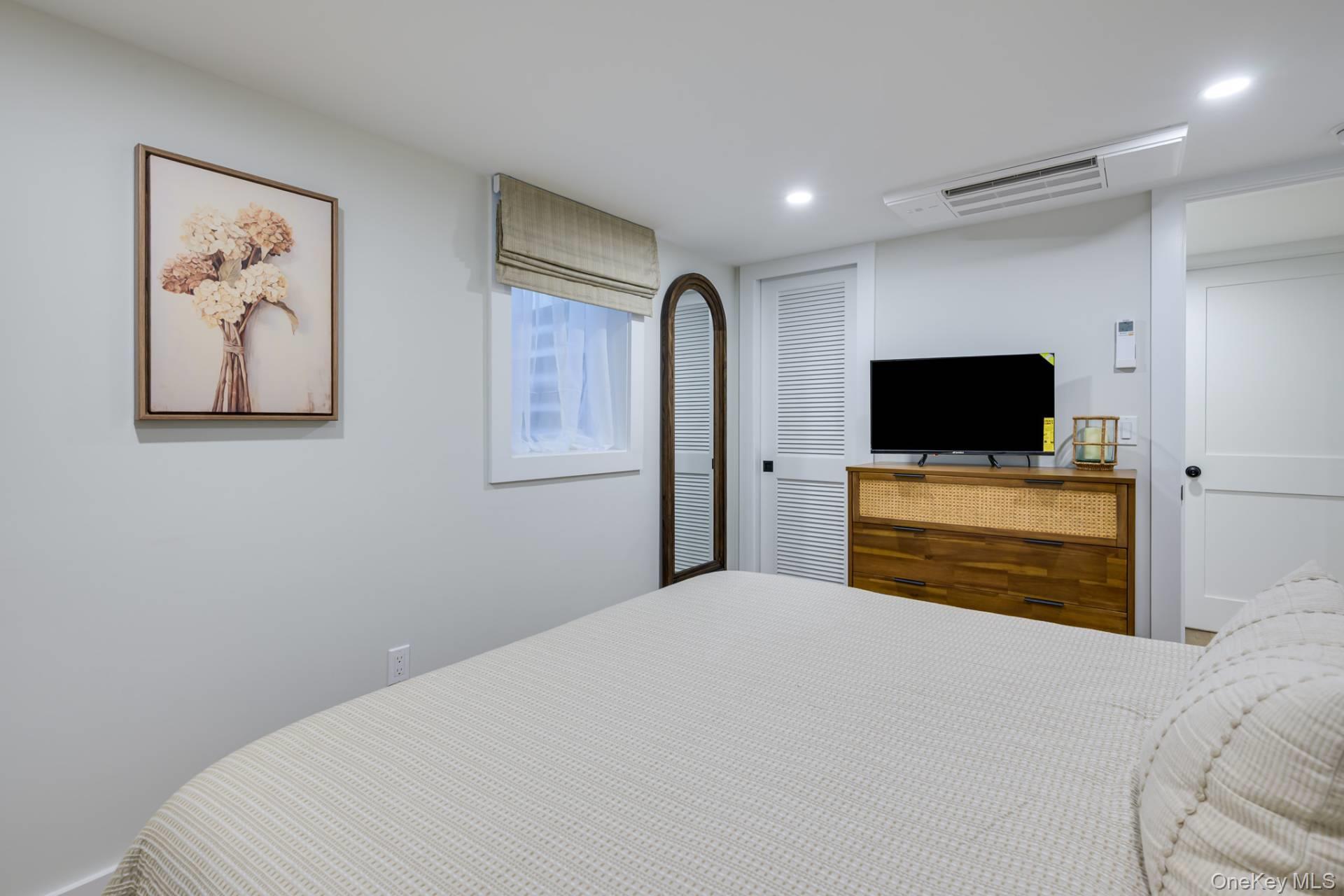 3 Oakhurst Road # 4, Hampton Bays, NY 11946