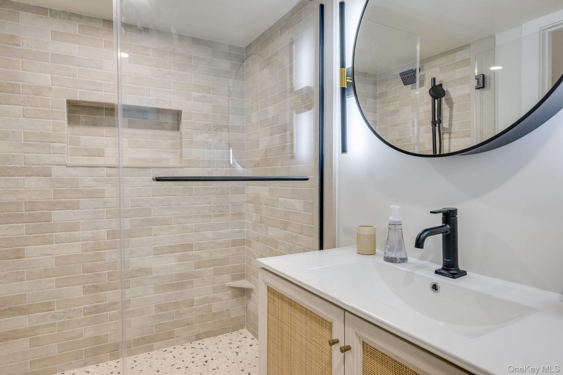 3 Oakhurst Road # 4, Hampton Bays, NY 11946