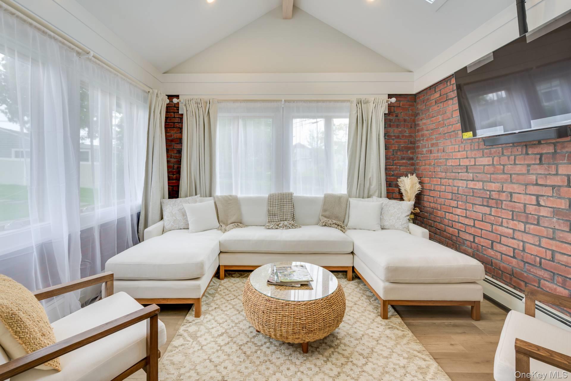 3 Oakhurst Road # 4, Hampton Bays, NY 11946