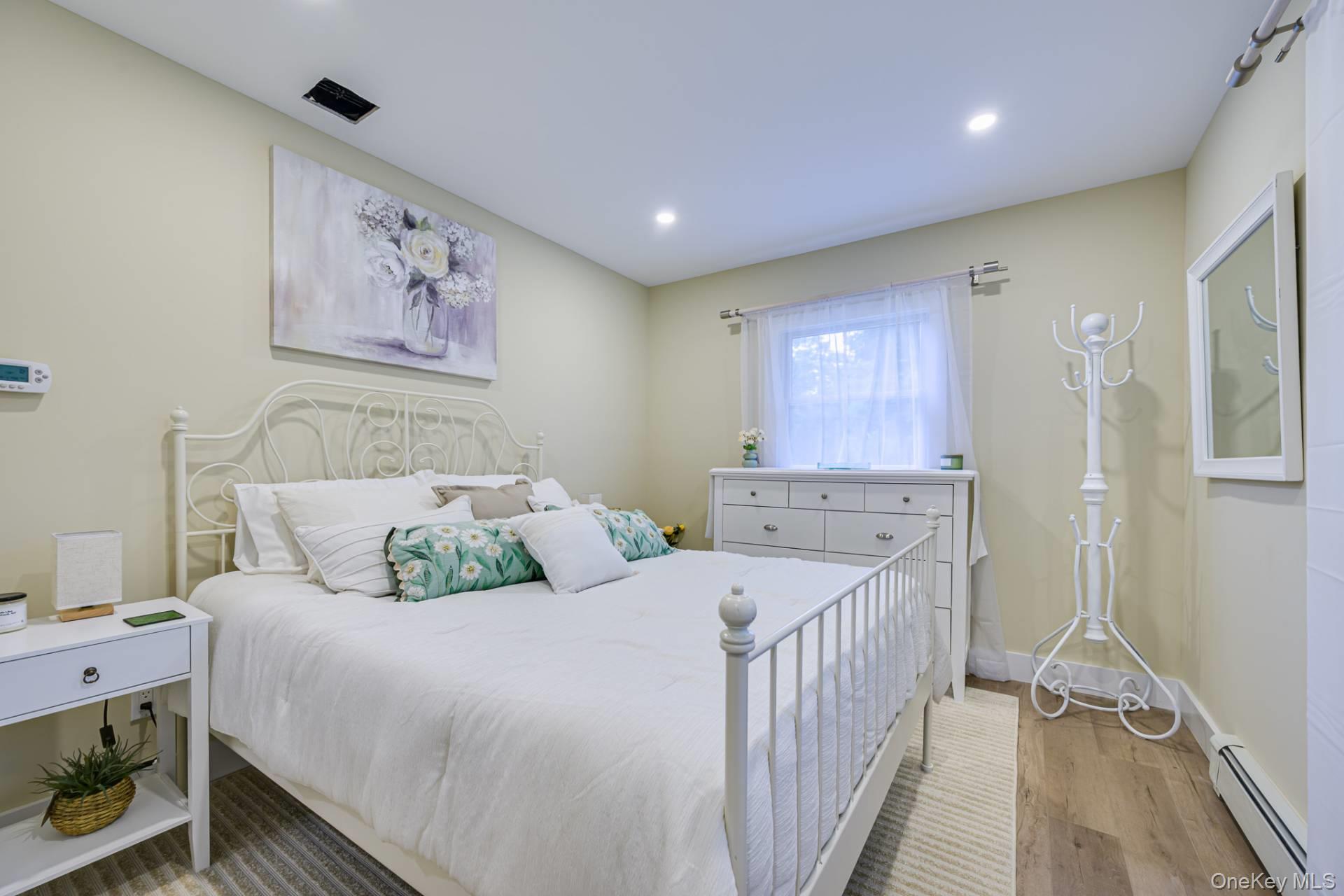 3 Oakhurst Road # 4, Hampton Bays, NY 11946