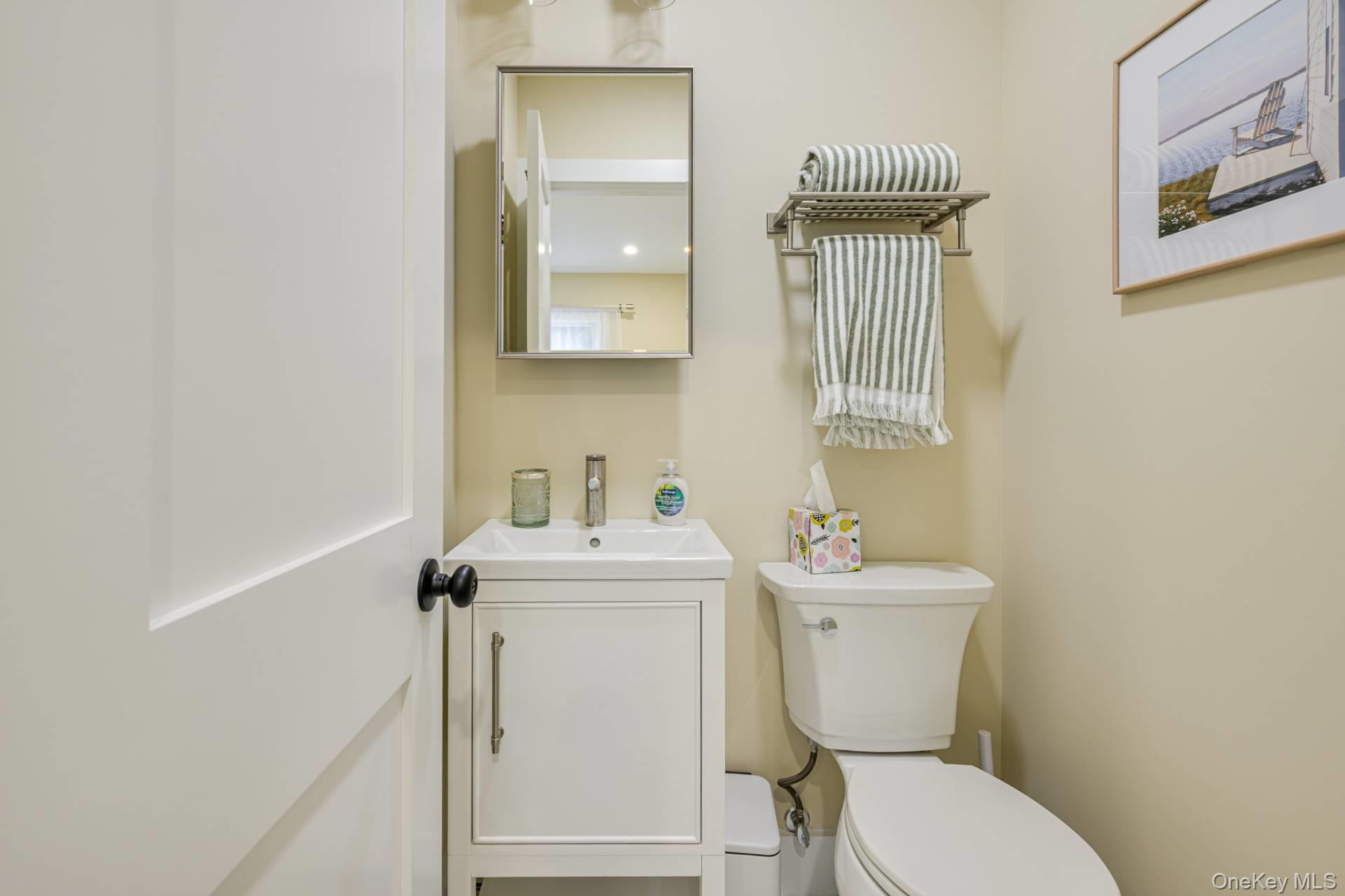 3 Oakhurst Road # 4, Hampton Bays, NY 11946