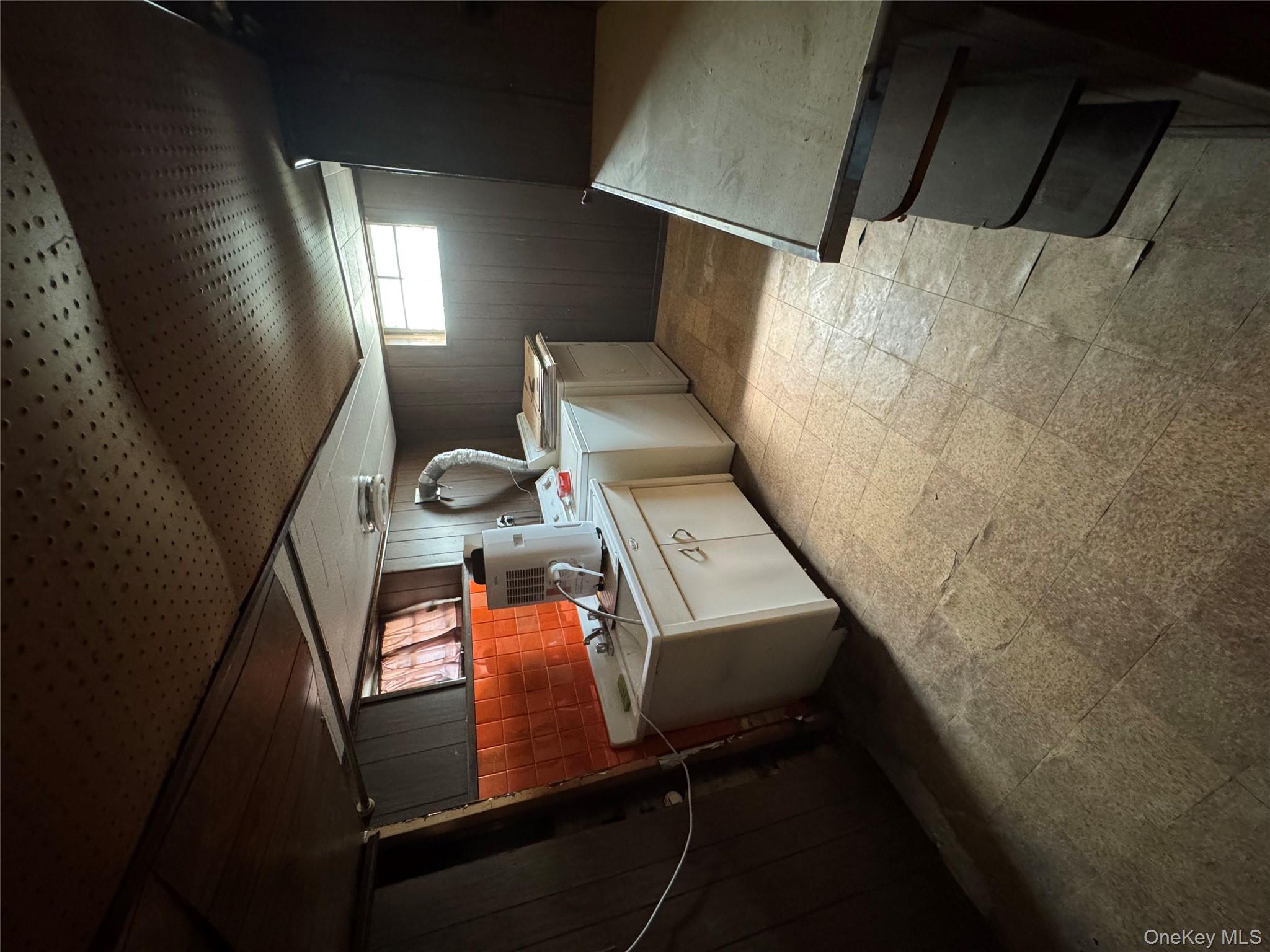 24302 Superior, Floral Park, NY 11001