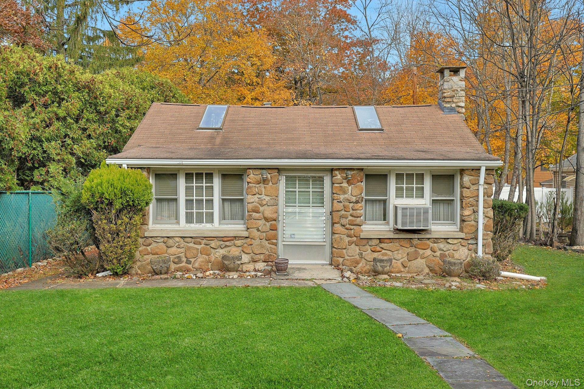 8 Morningside Road, New City, NY 10956