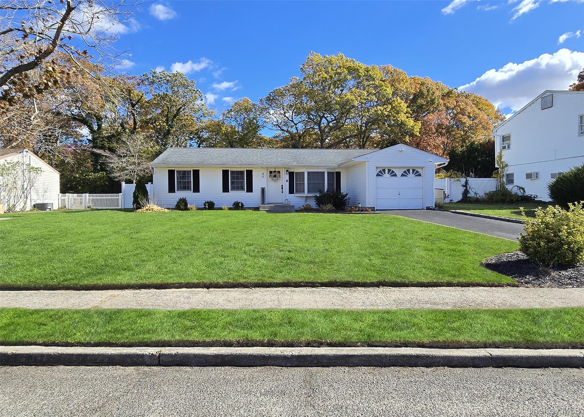 45 Rose Place, Selden, NY 11784