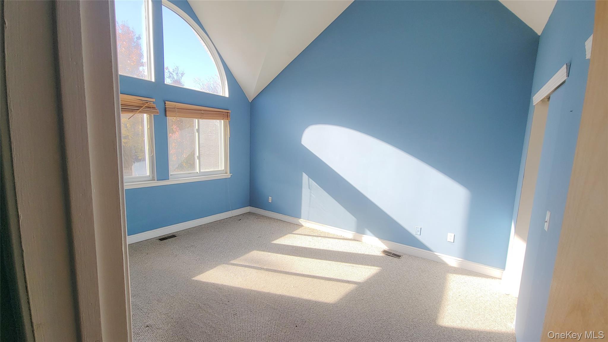 35 Gibbs Road # 22, Coram, NY 11727