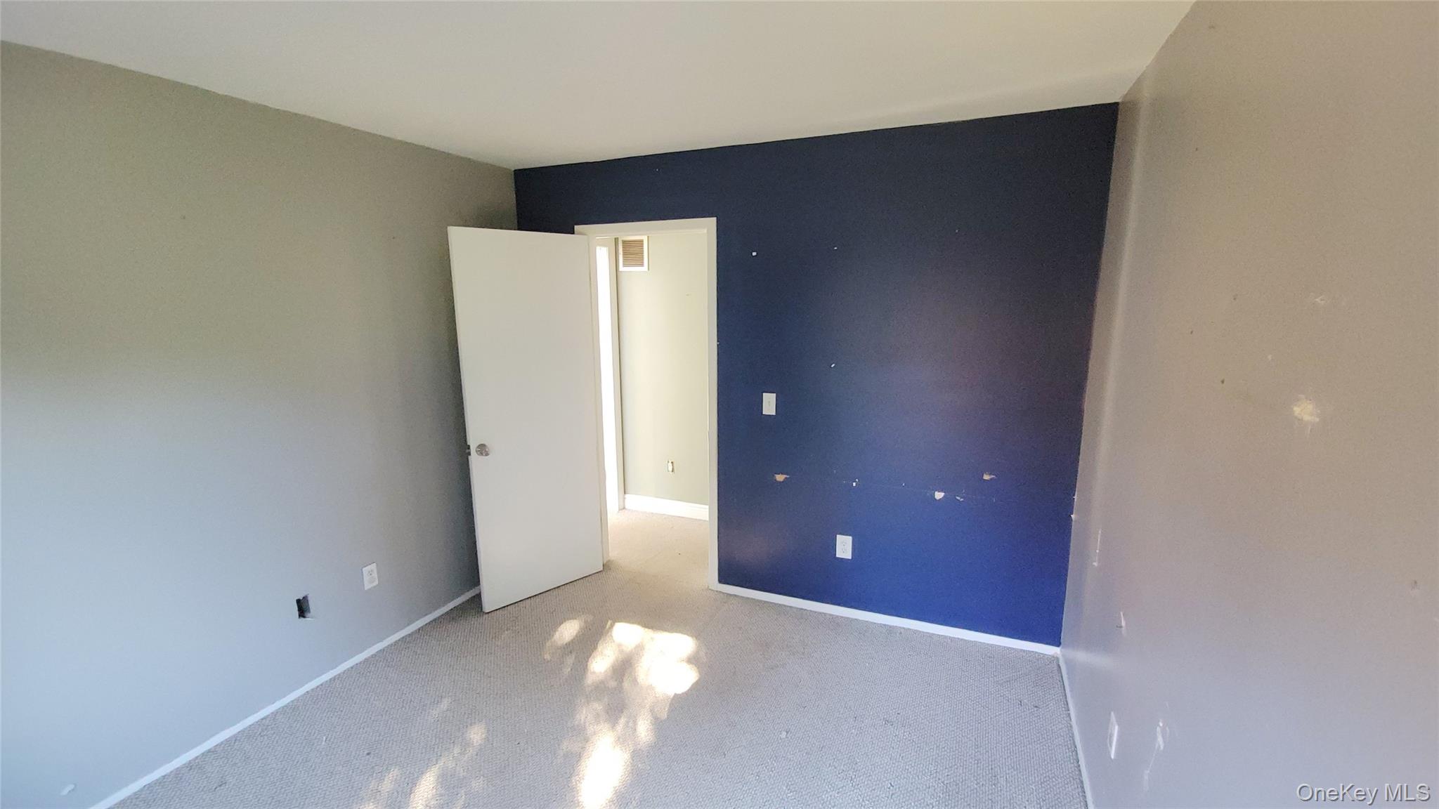 35 Gibbs Road # 22, Coram, NY 11727