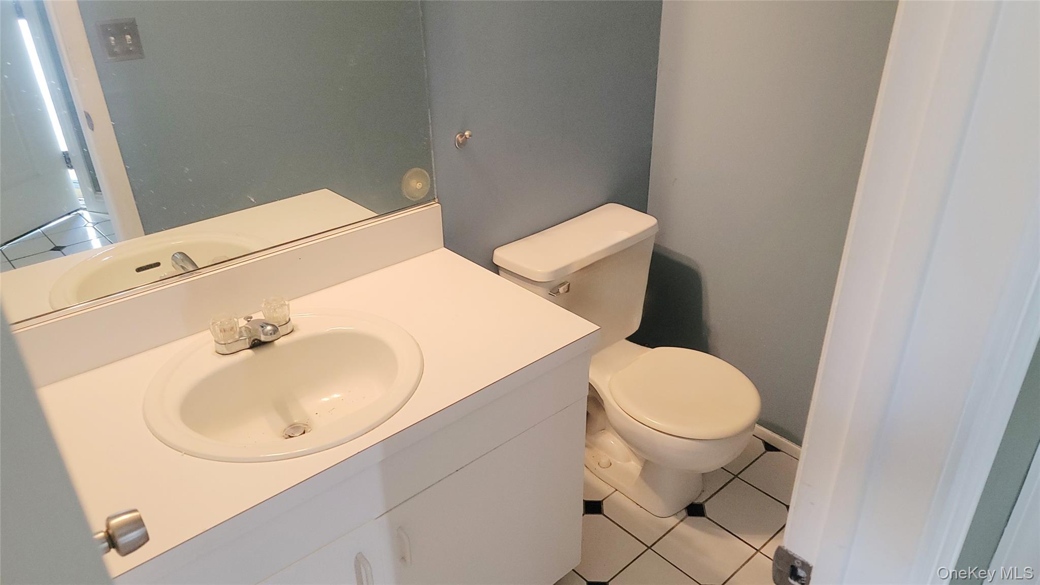 35 Gibbs Road # 22, Coram, NY 11727