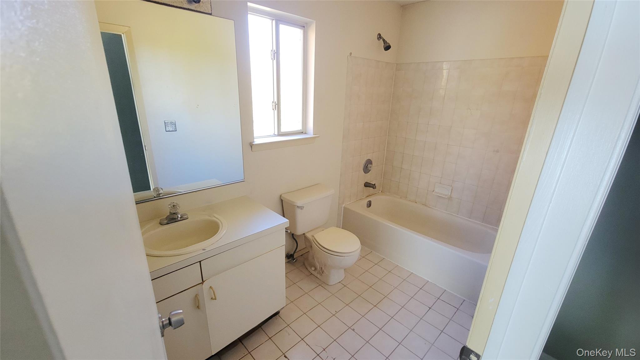 35 Gibbs Road # 22, Coram, NY 11727