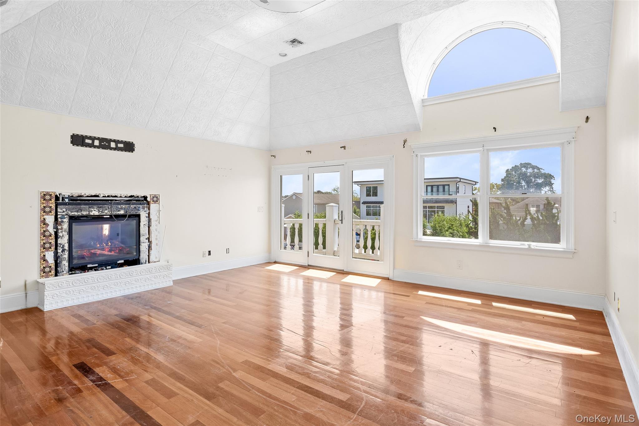 4 Sutton Place, Massapequa, NY 11758