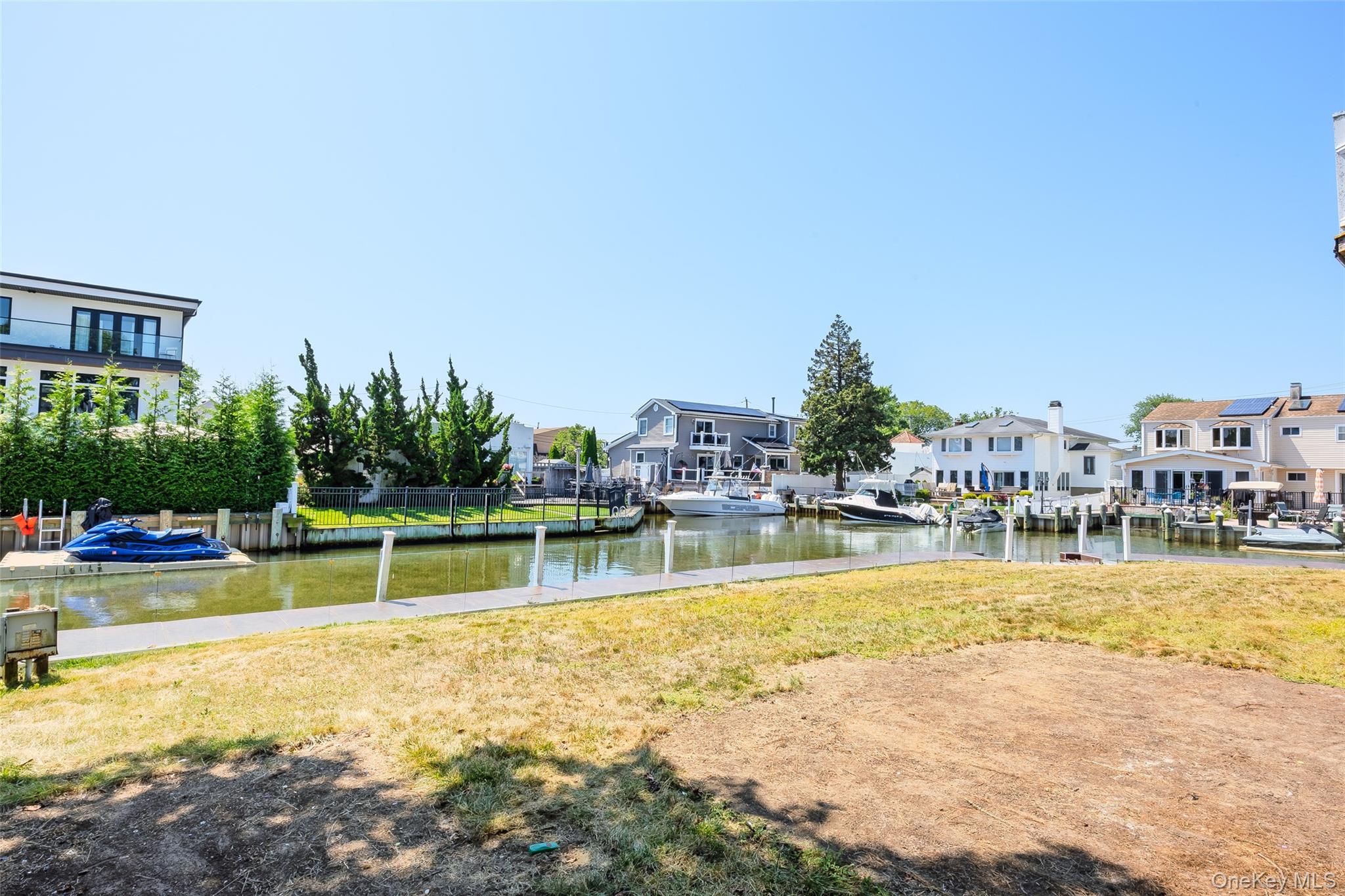 4 Sutton Place, Massapequa, NY 11758