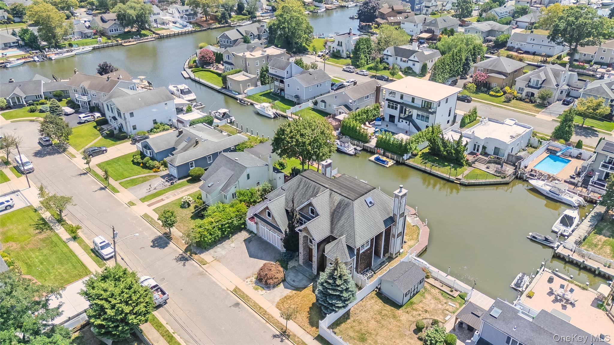 4 Sutton Place, Massapequa, NY 11758