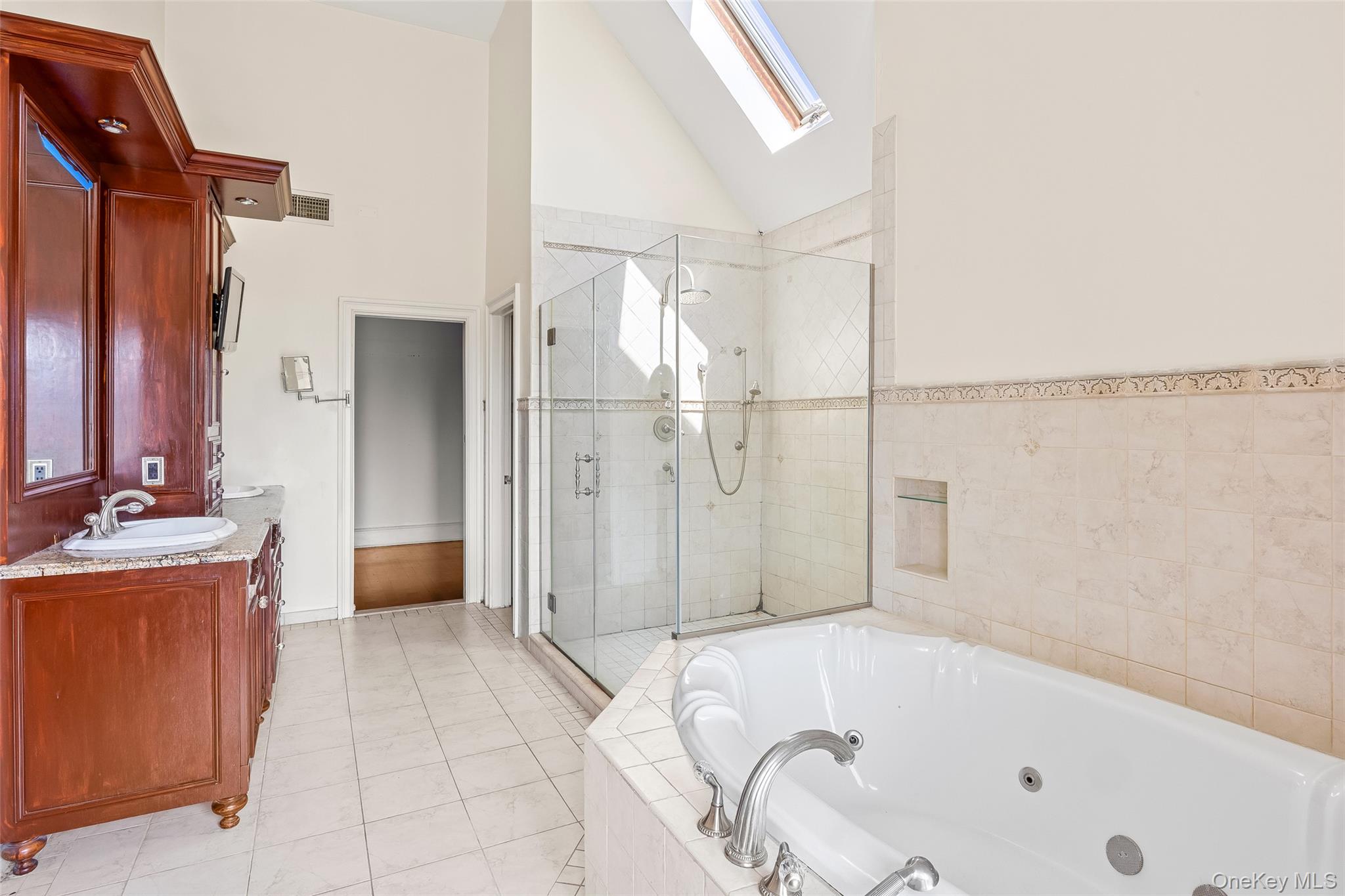 4 Sutton Place, Massapequa, NY 11758