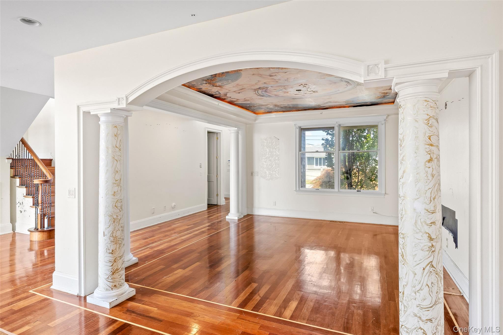 4 Sutton Place, Massapequa, NY 11758