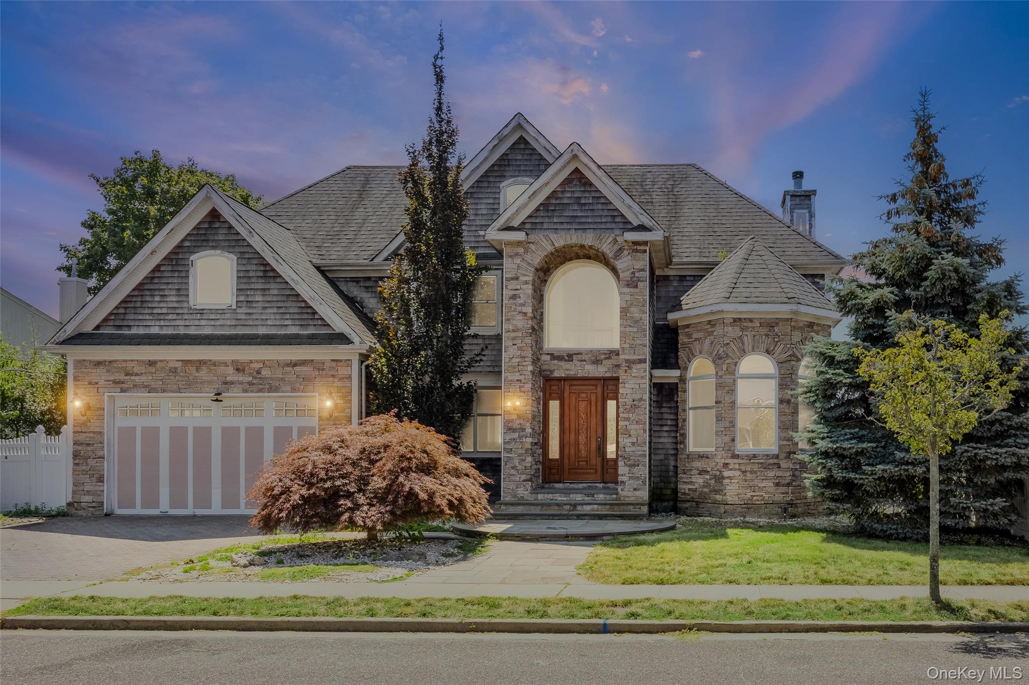 4 Sutton Place, Massapequa, NY 11758