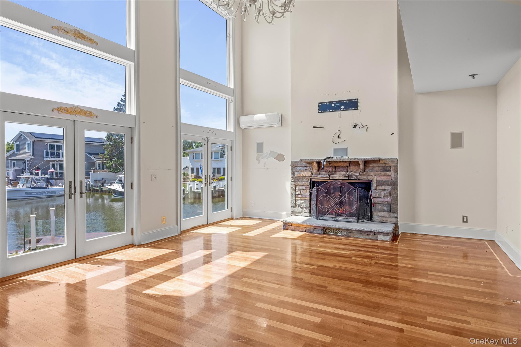 4 Sutton Place, Massapequa, NY 11758