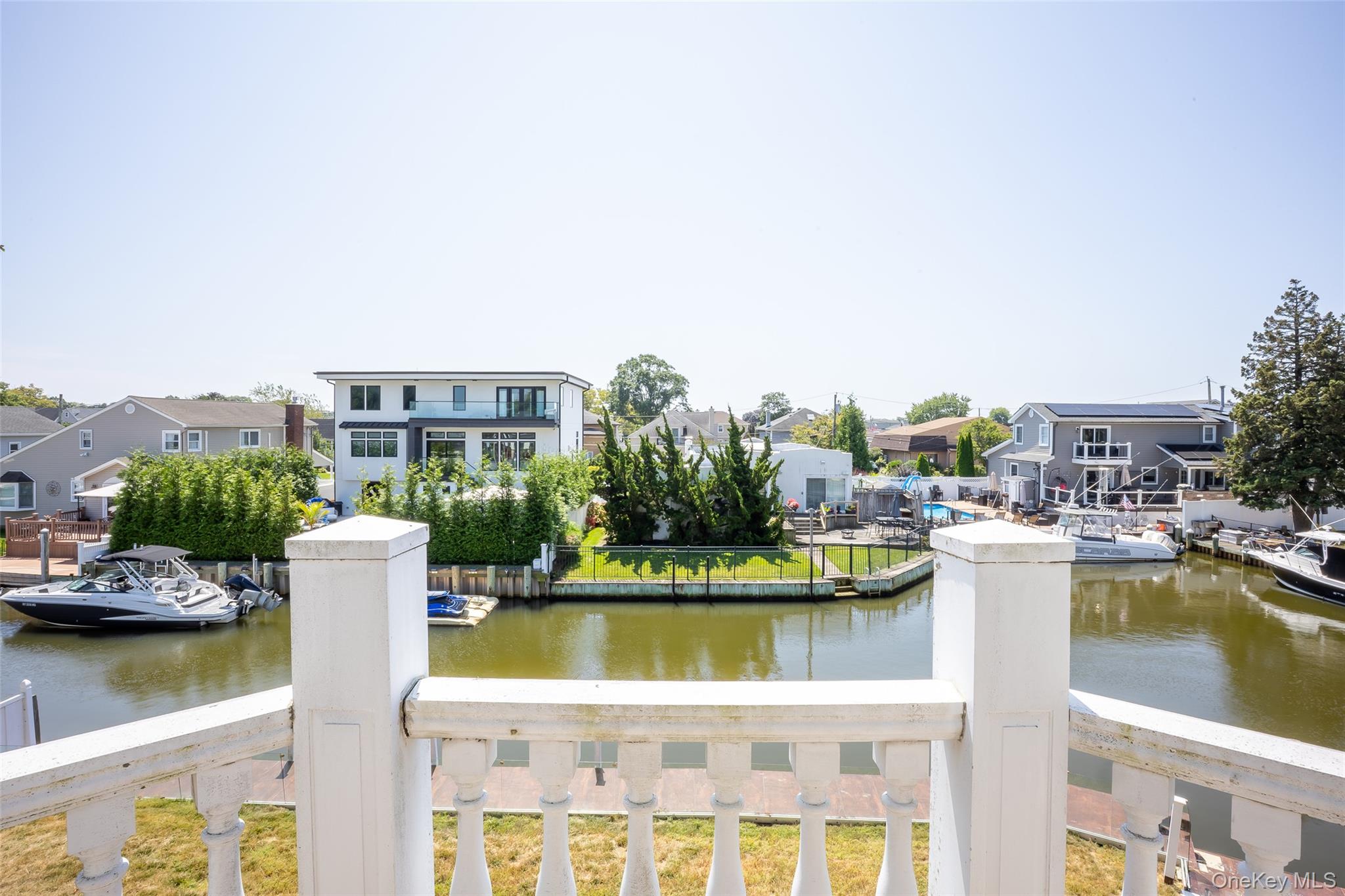 4 Sutton Place, Massapequa, NY 11758