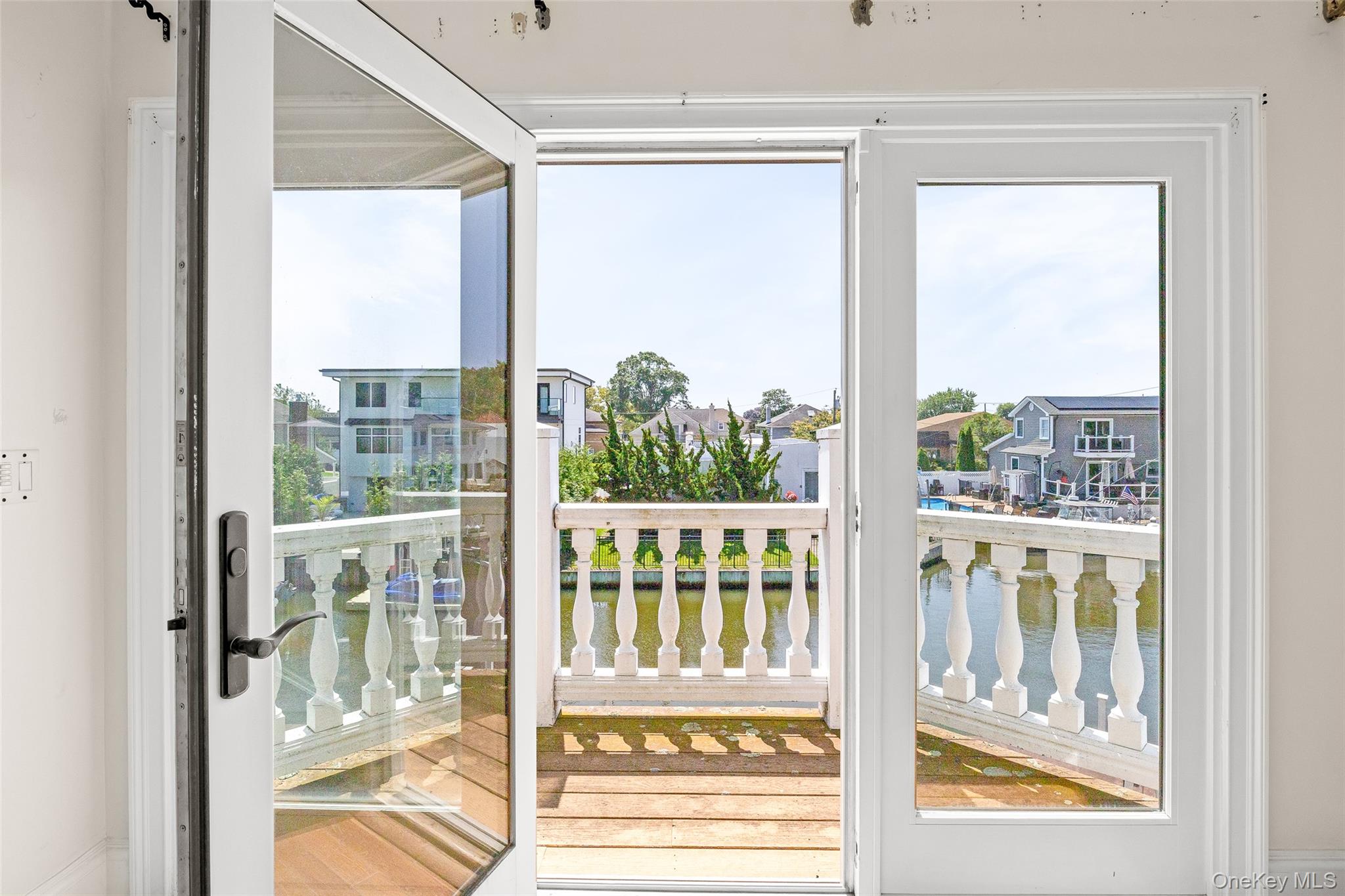 4 Sutton Place, Massapequa, NY 11758