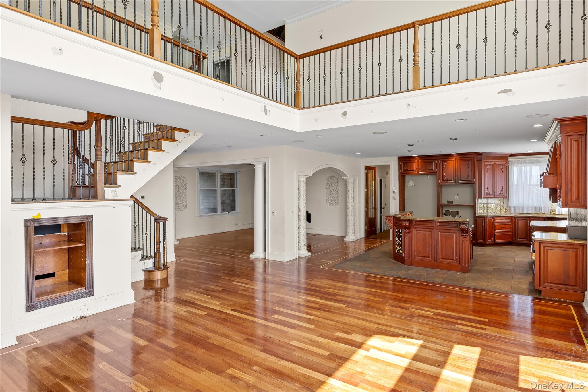 4 Sutton Place, Massapequa, NY 11758