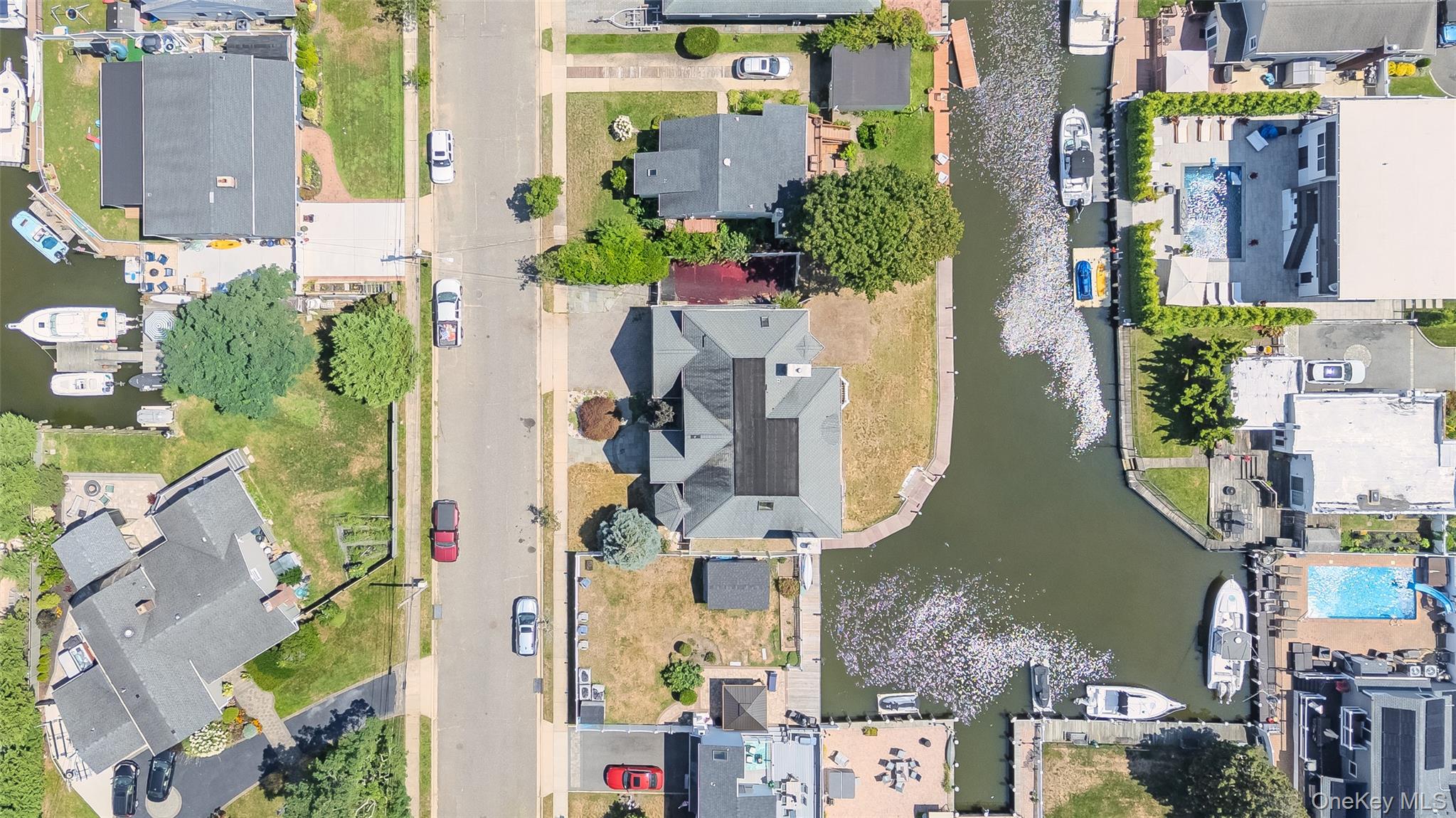 4 Sutton Place, Massapequa, NY 11758