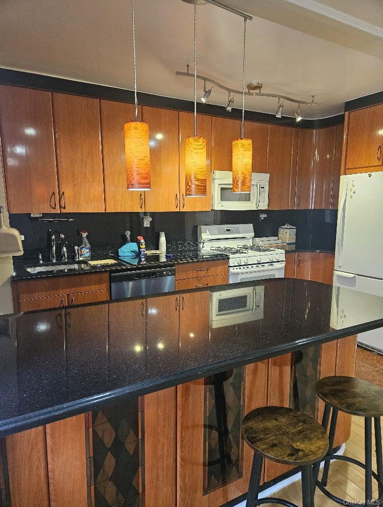 105-15 66 # 3F, Forest Hills, NY 11375