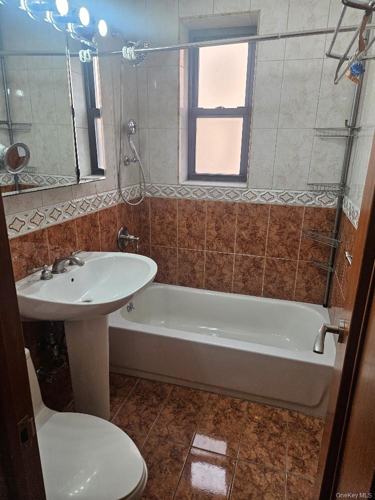 105-15 66 # 3F, Forest Hills, NY 11375