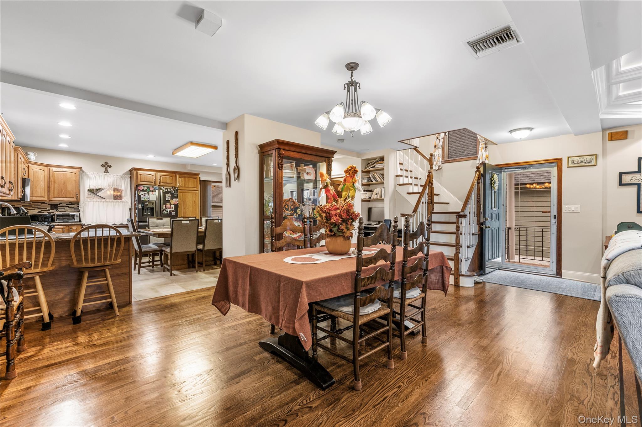 1041 N 4th Street, New Hyde Park, NY 11040