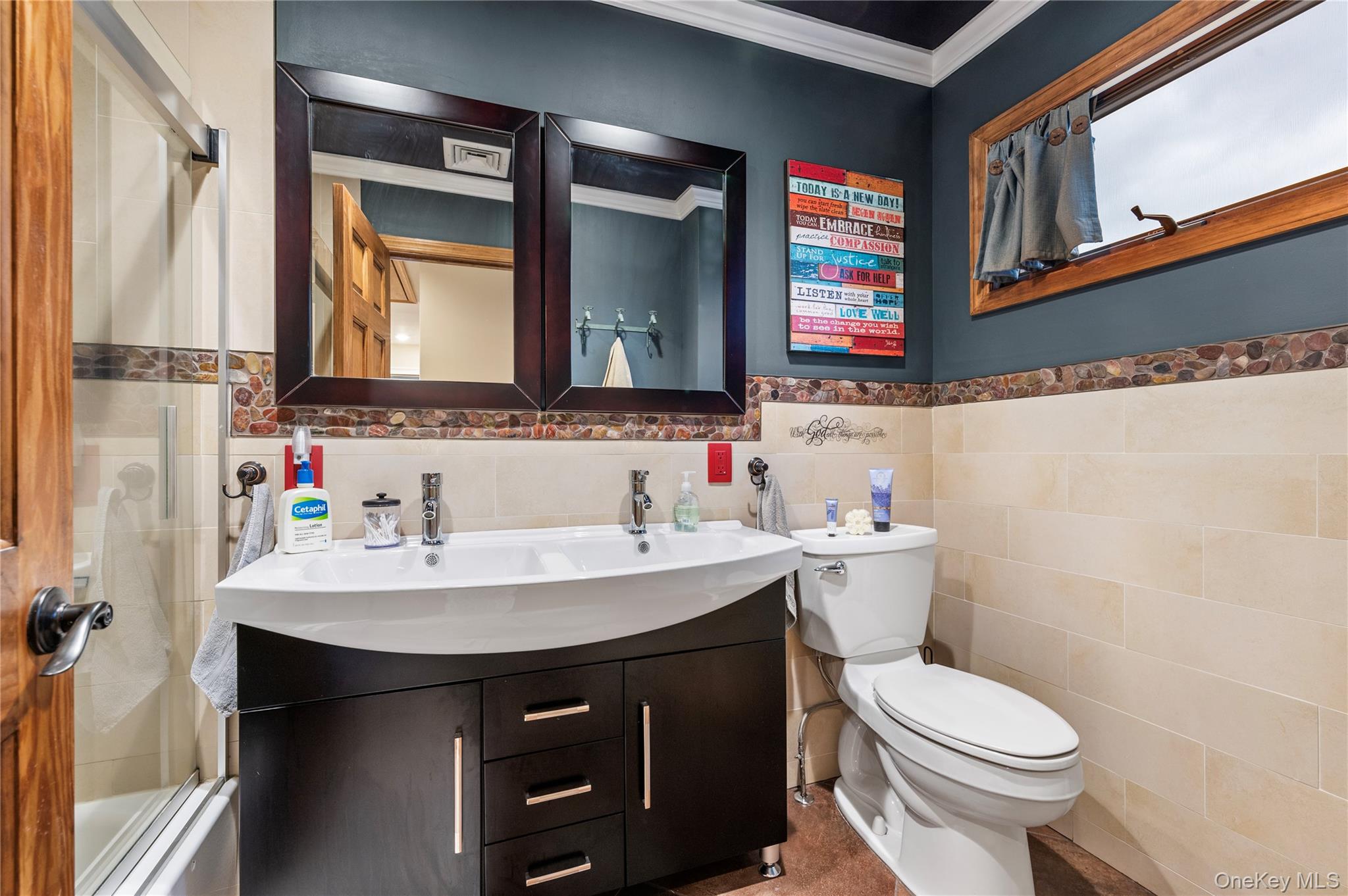 1041 N 4th Street, New Hyde Park, NY 11040