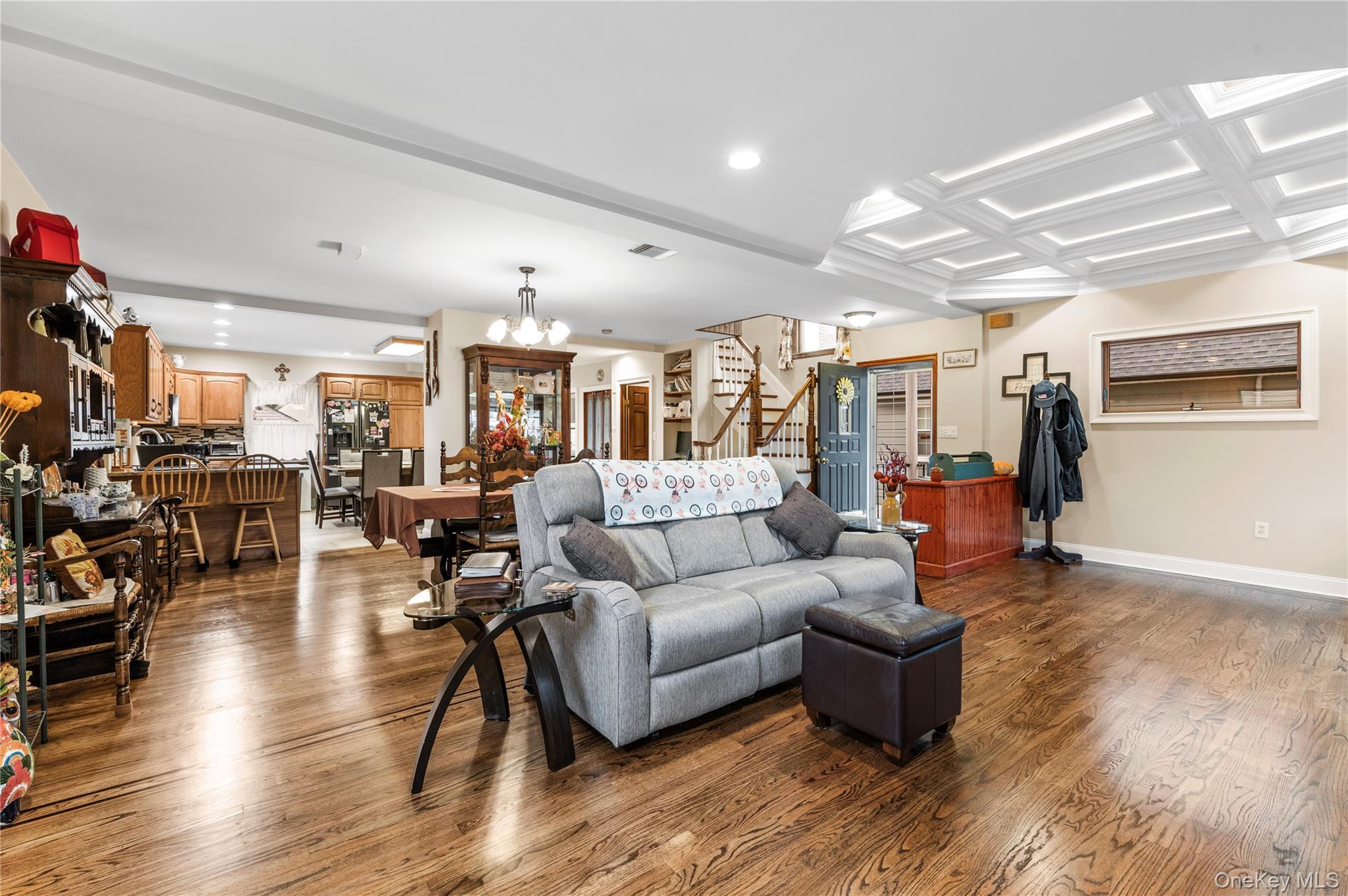 1041 N 4th Street, New Hyde Park, NY 11040