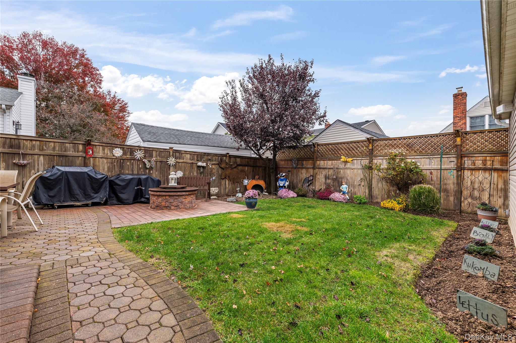 1041 N 4th Street, New Hyde Park, NY 11040