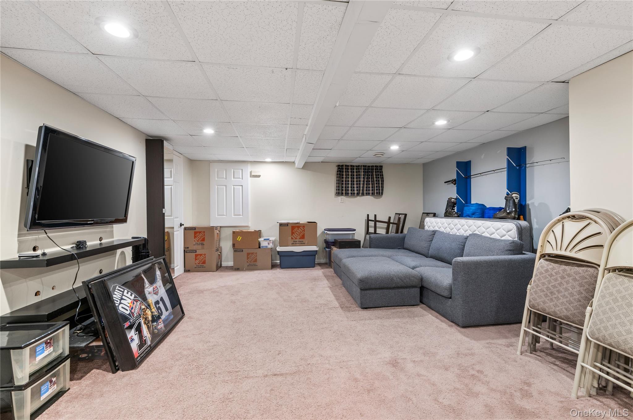 1041 N 4th Street, New Hyde Park, NY 11040