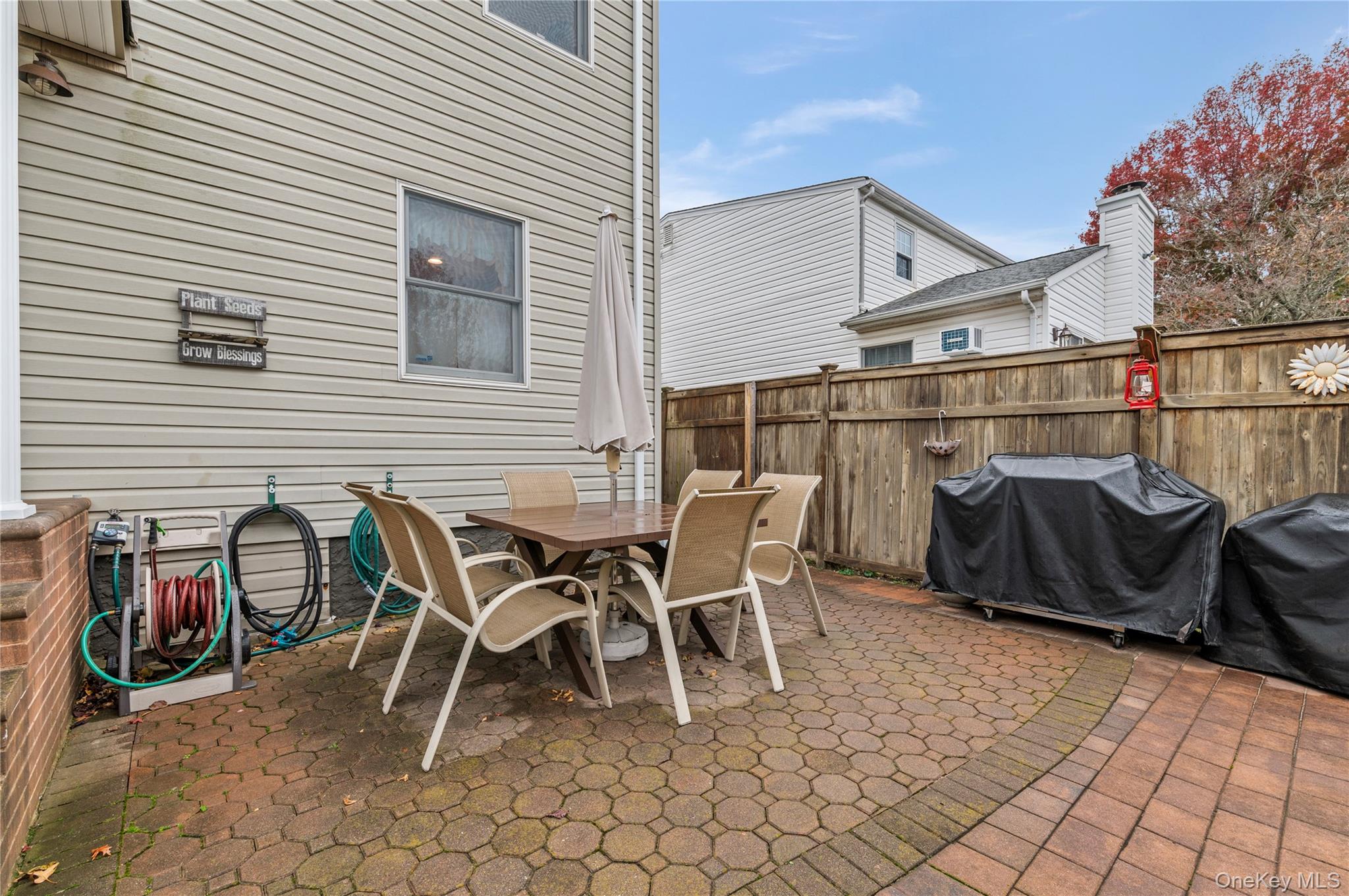 1041 N 4th Street, New Hyde Park, NY 11040