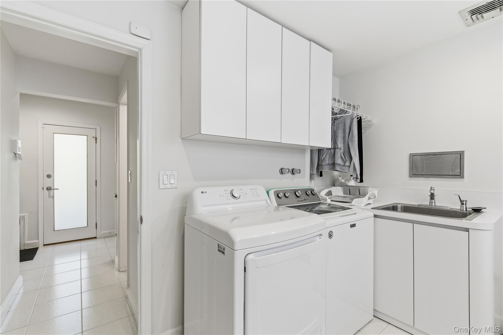 108 Bacon Road, Old Westbury, NY 11568