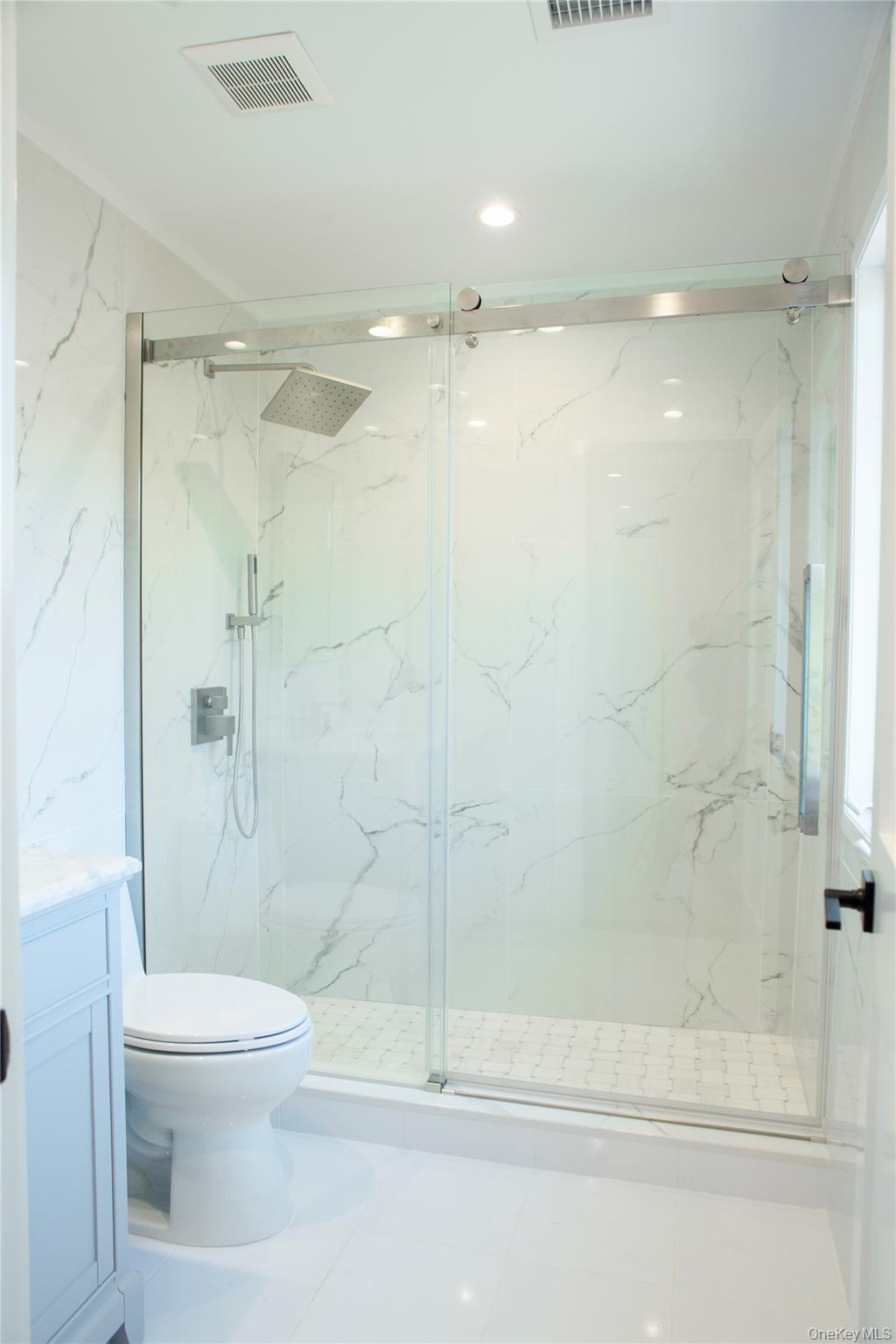 6 Clearmeadow Court, Woodbury, NY 11797