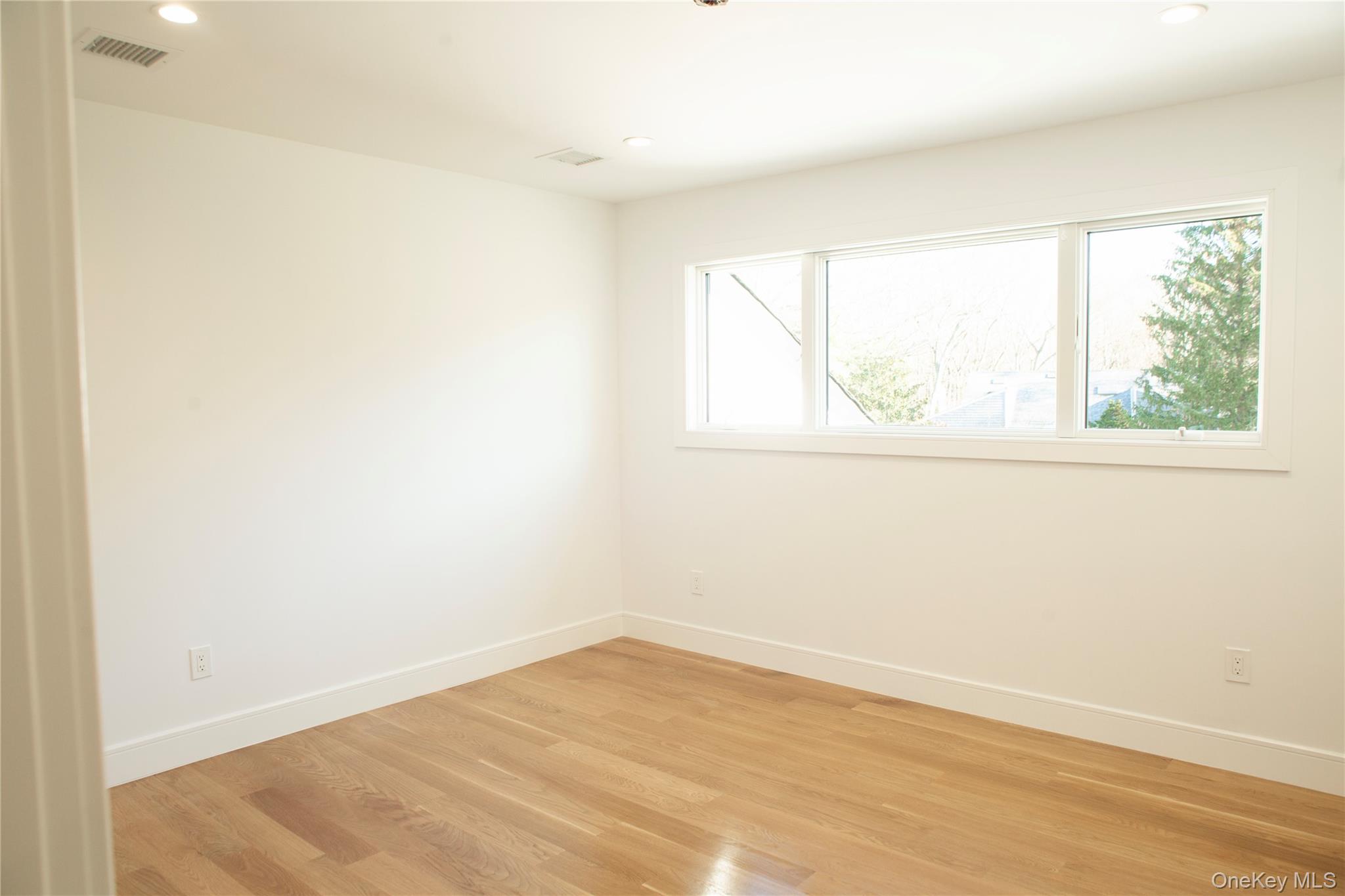 6 Clearmeadow Court, Woodbury, NY 11797