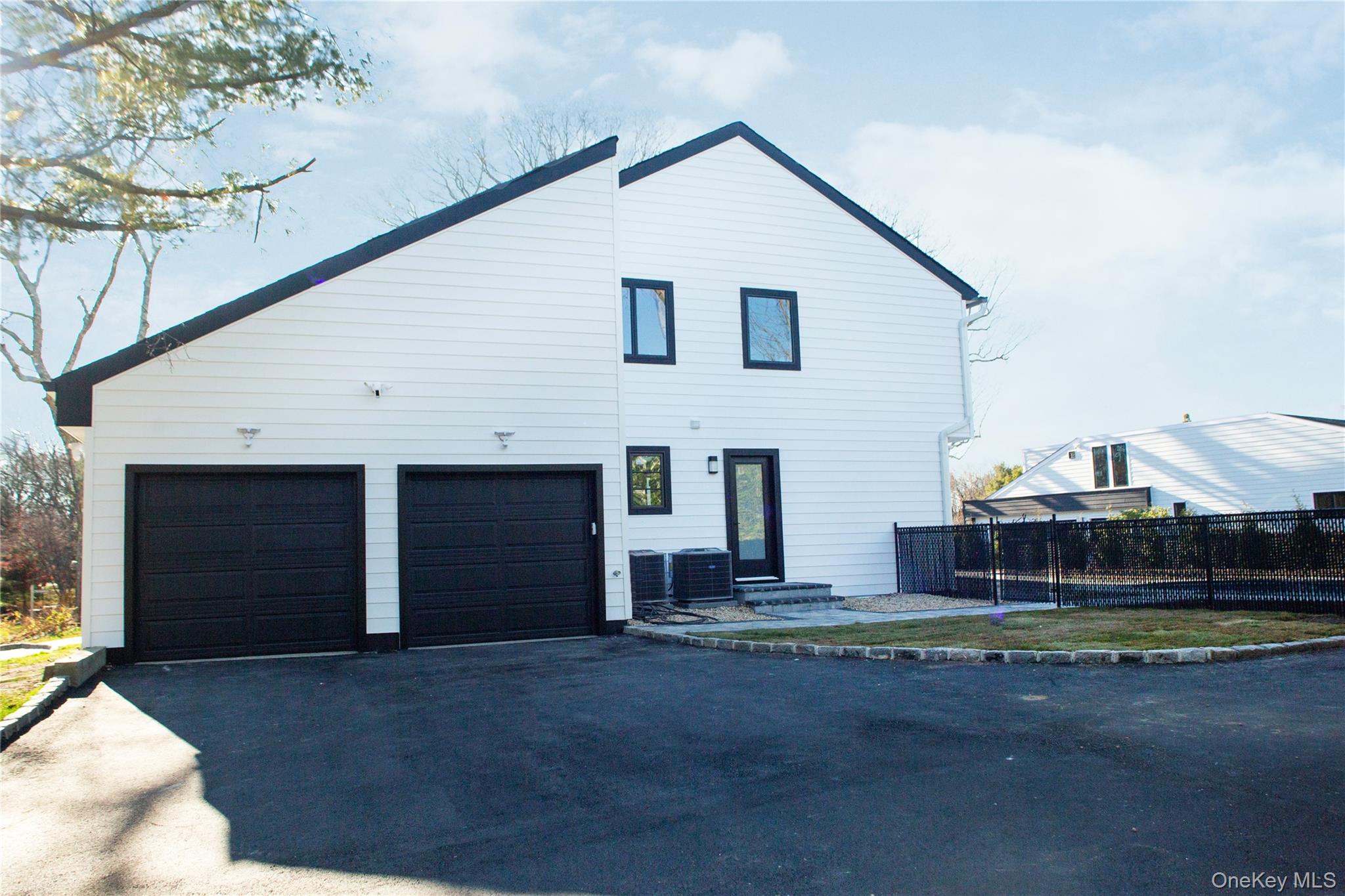 6 Clearmeadow Court, Woodbury, NY 11797