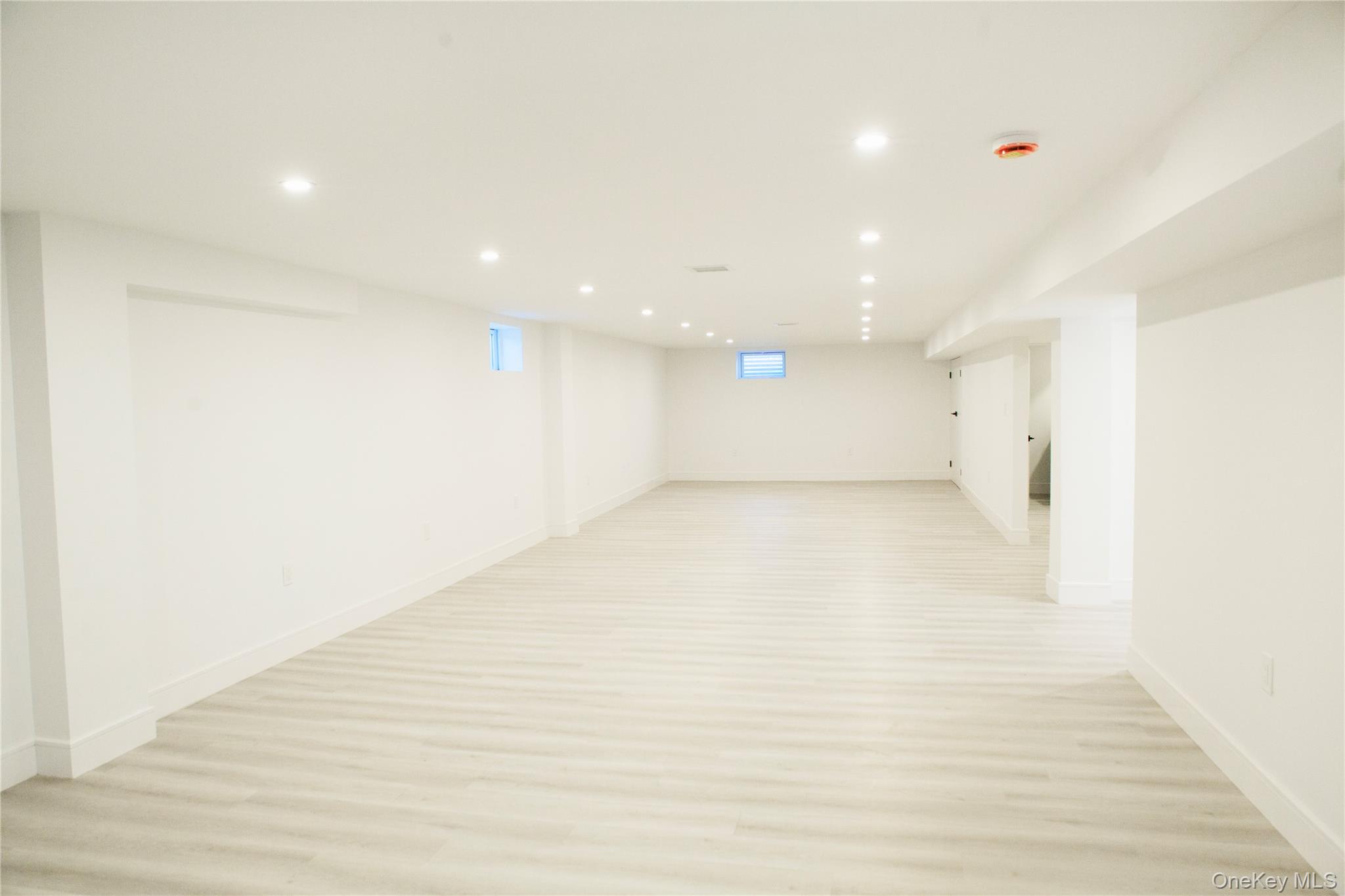 6 Clearmeadow Court, Woodbury, NY 11797