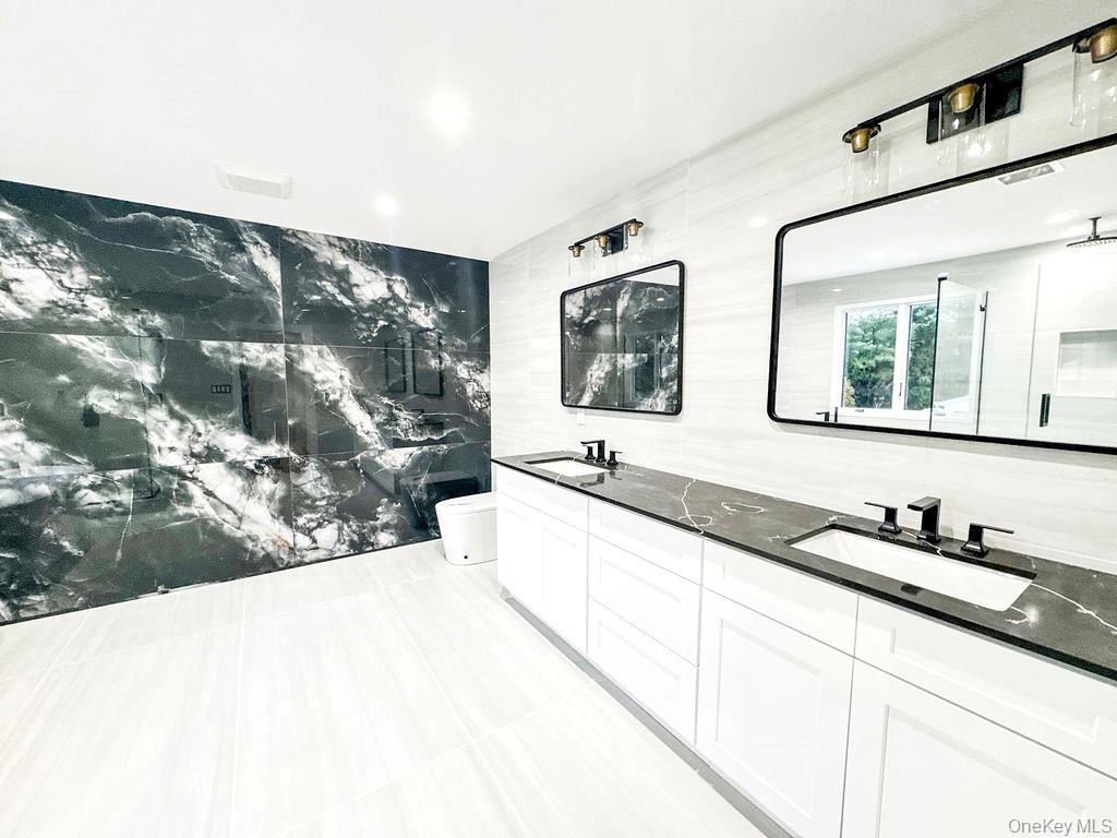 6 Clearmeadow Court, Woodbury, NY 11797