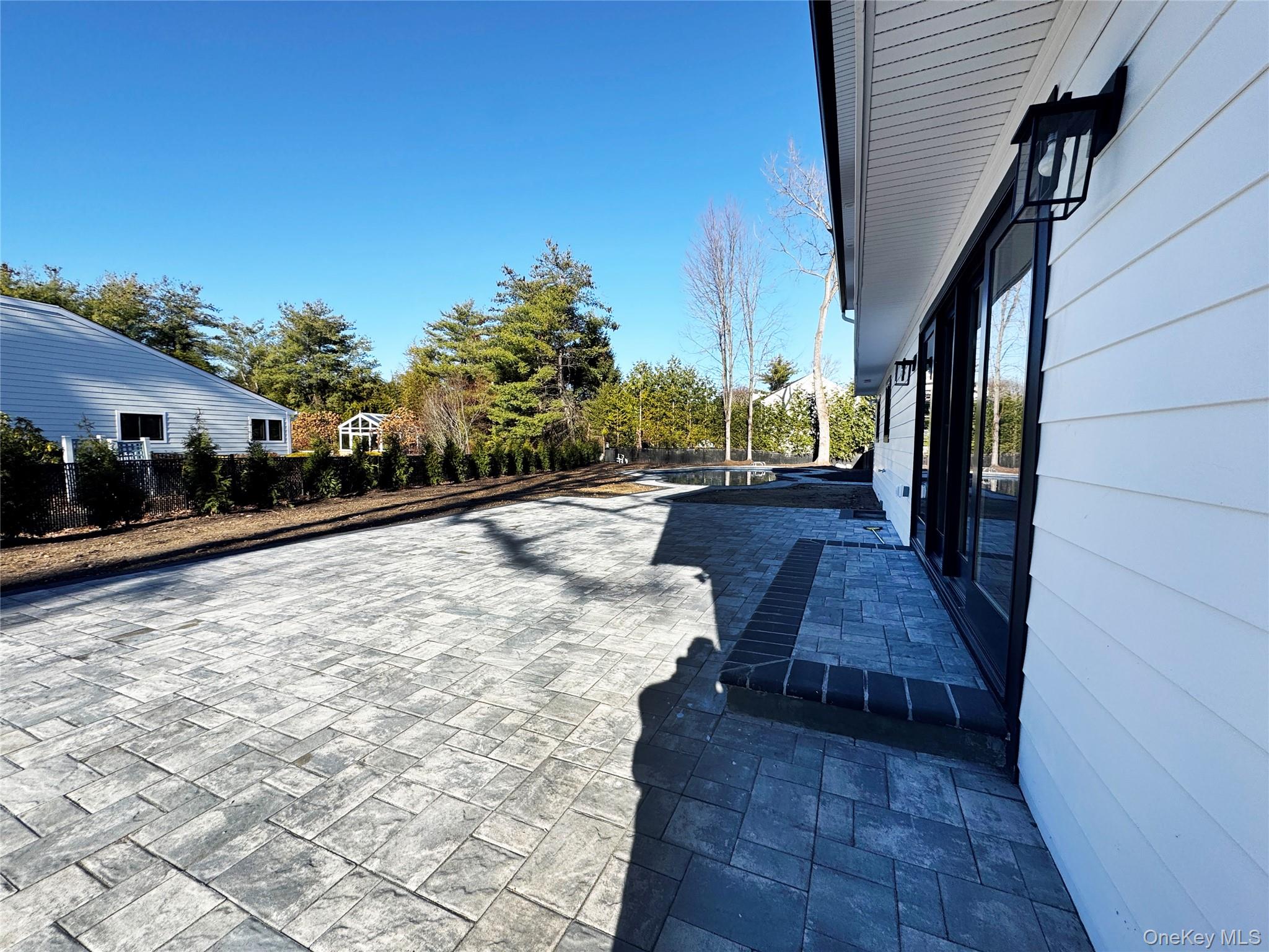 6 Clearmeadow Court, Woodbury, NY 11797