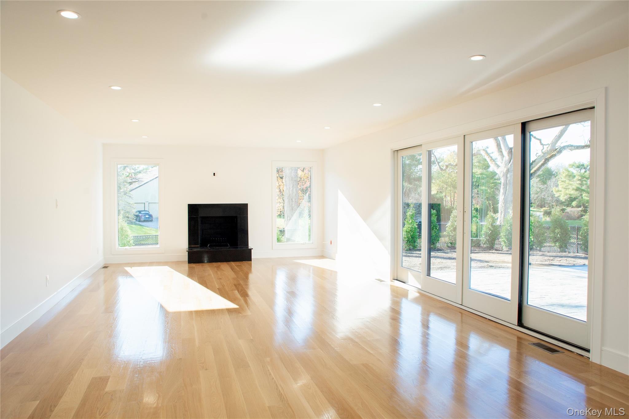 6 Clearmeadow Court, Woodbury, NY 11797