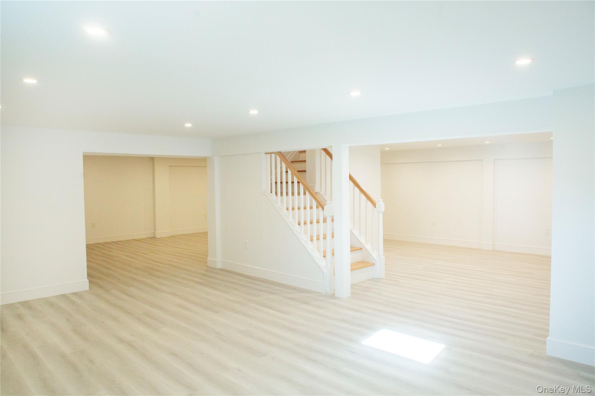 6 Clearmeadow Court, Woodbury, NY 11797