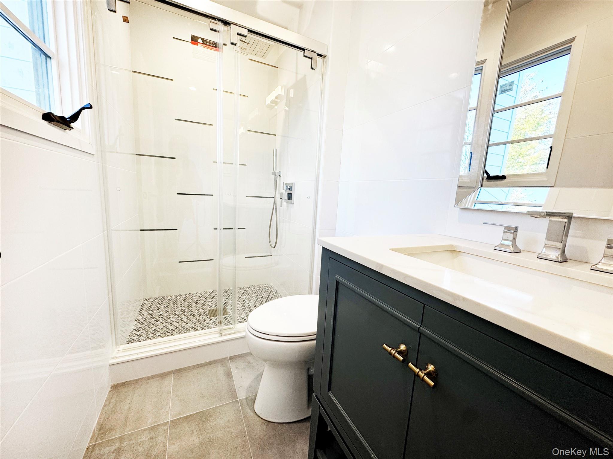 6 Clearmeadow Court, Woodbury, NY 11797