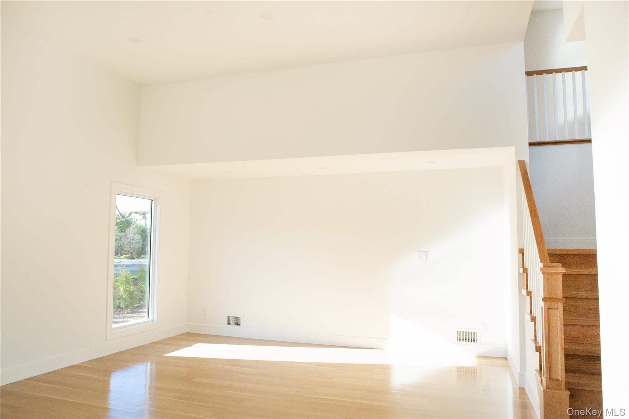 6 Clearmeadow Court, Woodbury, NY 11797