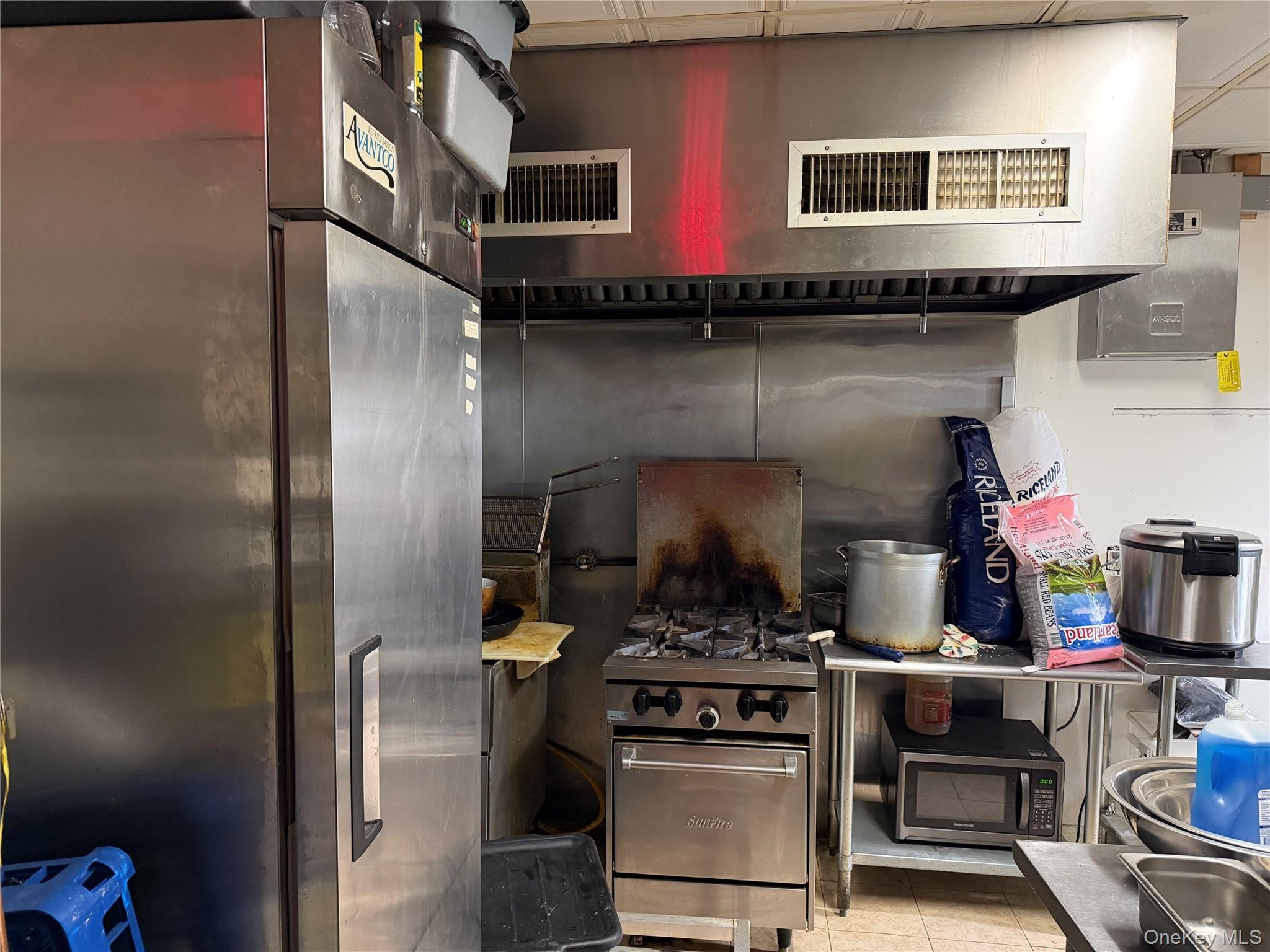 756 S South 5th Avenue, Mount Vernon, NY 10550