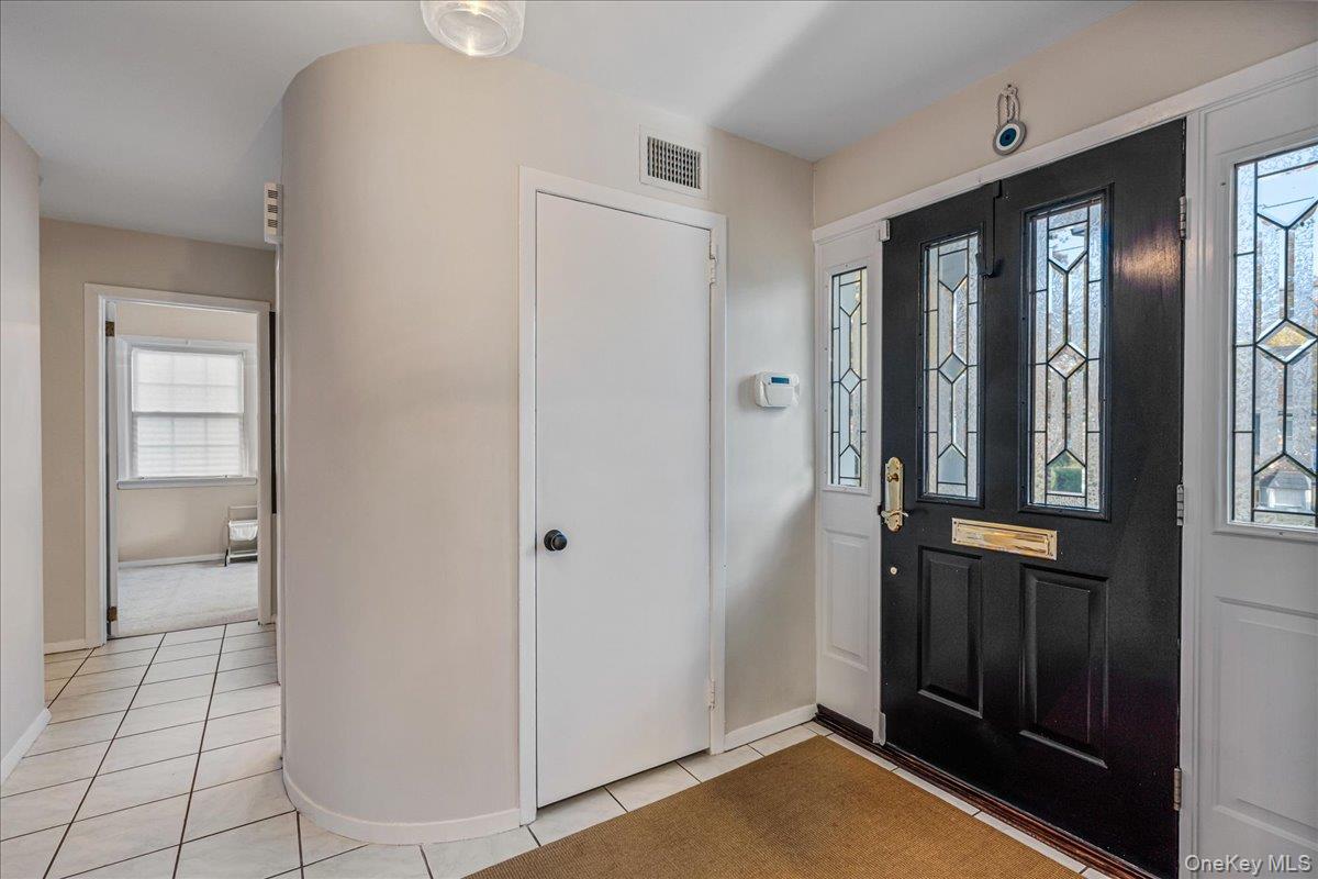 53 Stuart Place, Manhasset, NY 11030