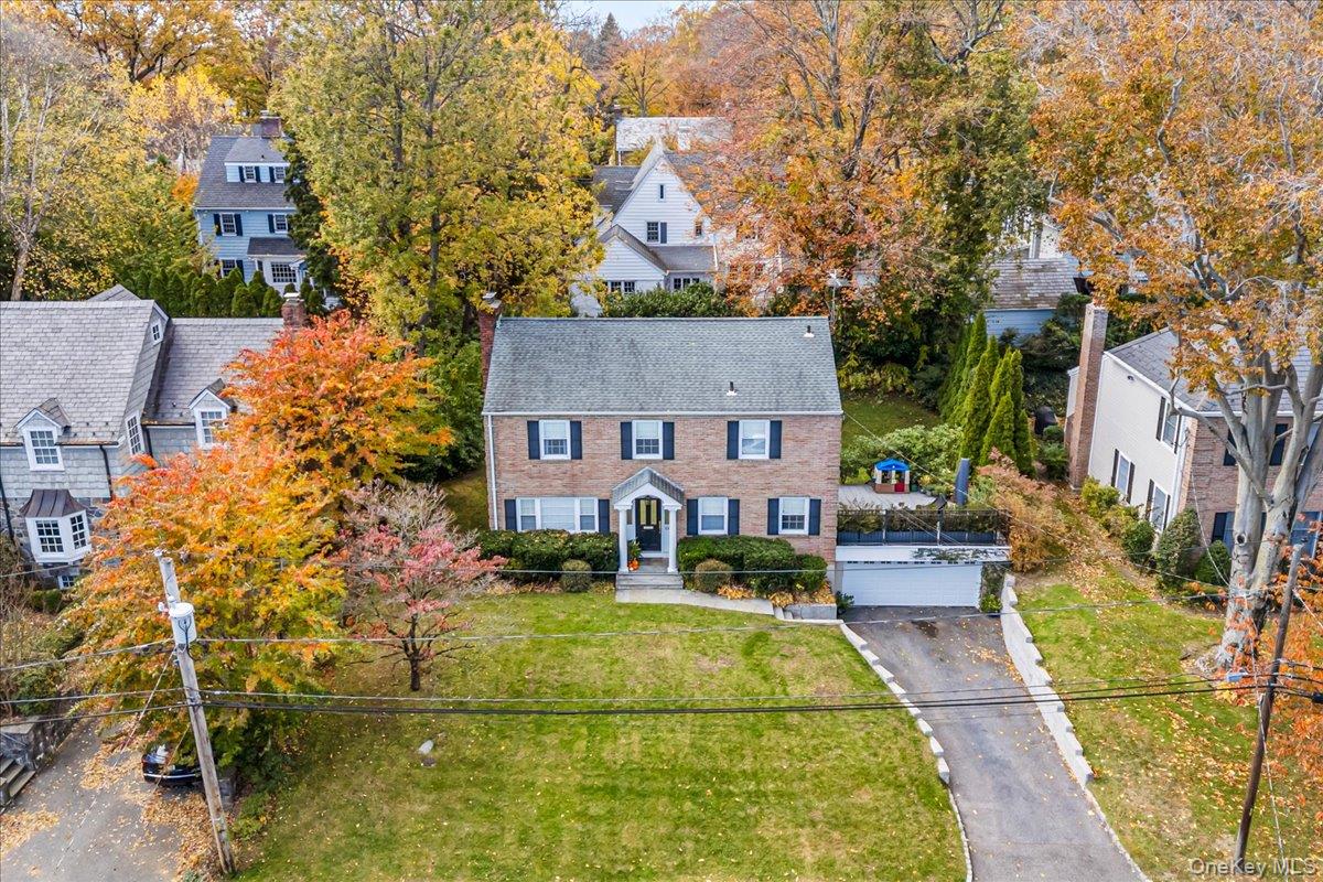 53 Stuart Place, Manhasset, NY 11030