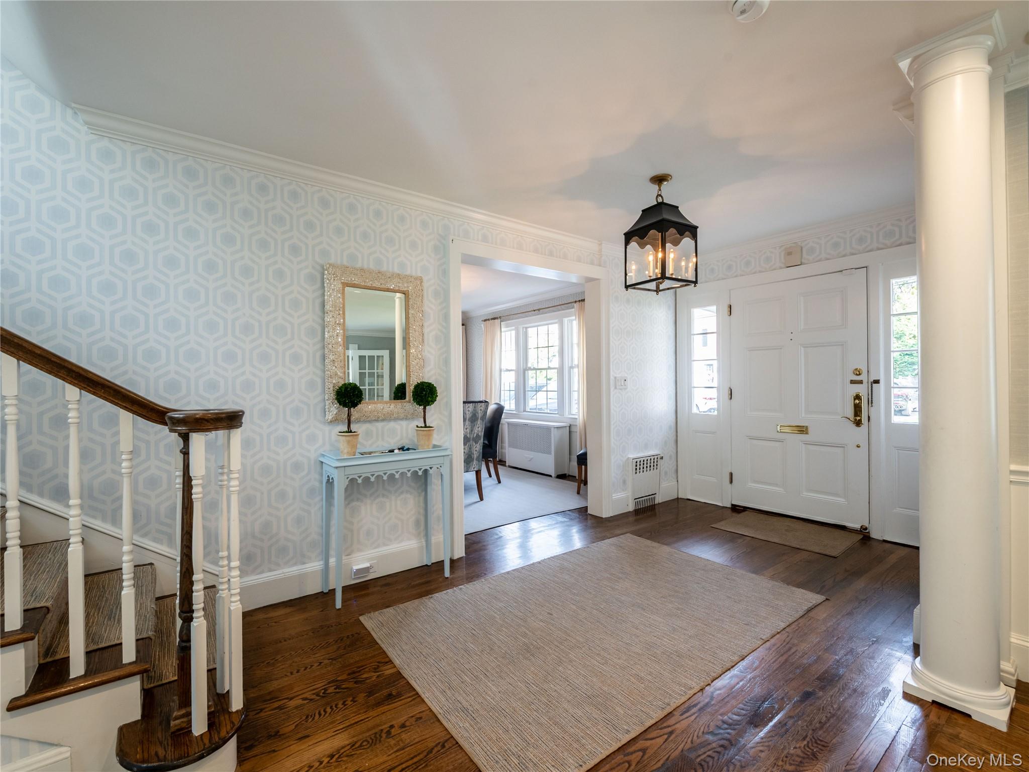 39 Hawthorne Place, Manhasset, NY 11030