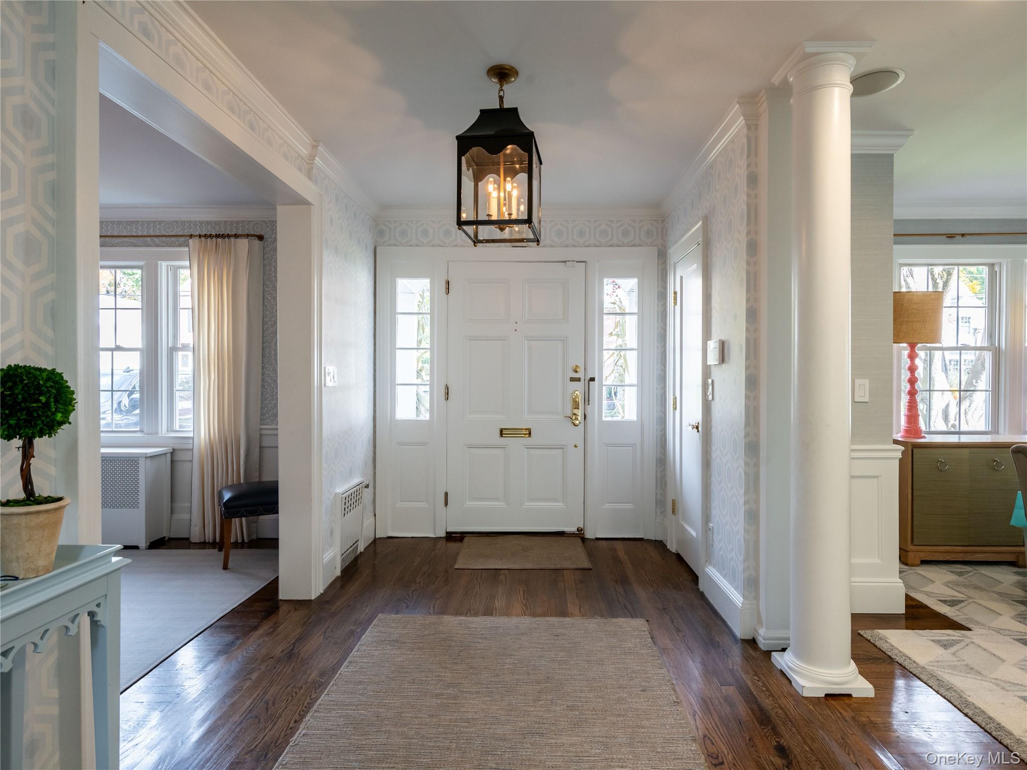 39 Hawthorne Place, Manhasset, NY 11030