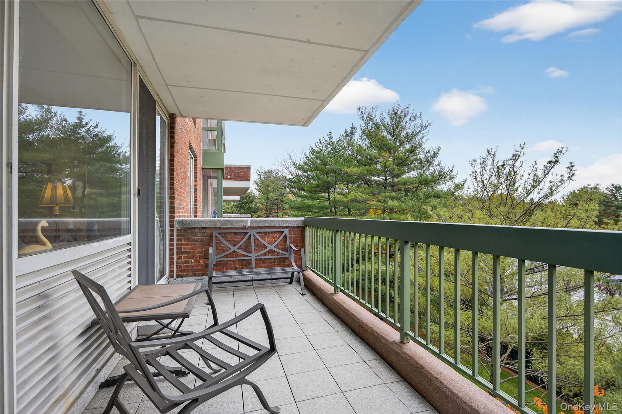 100 Hilton Avenue # 411, Garden City, NY 11530