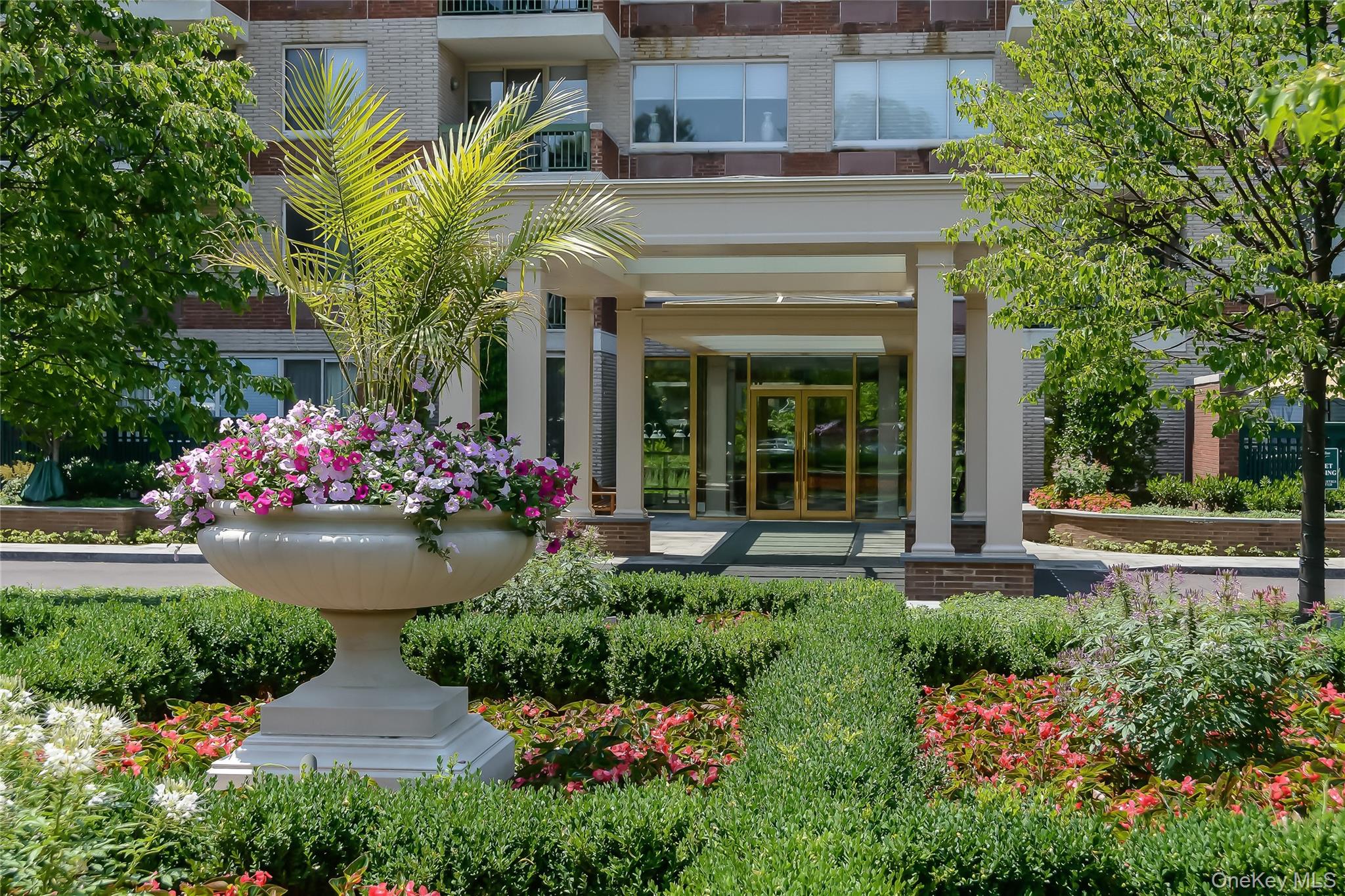 100 Hilton Avenue # 411, Garden City, NY 11530