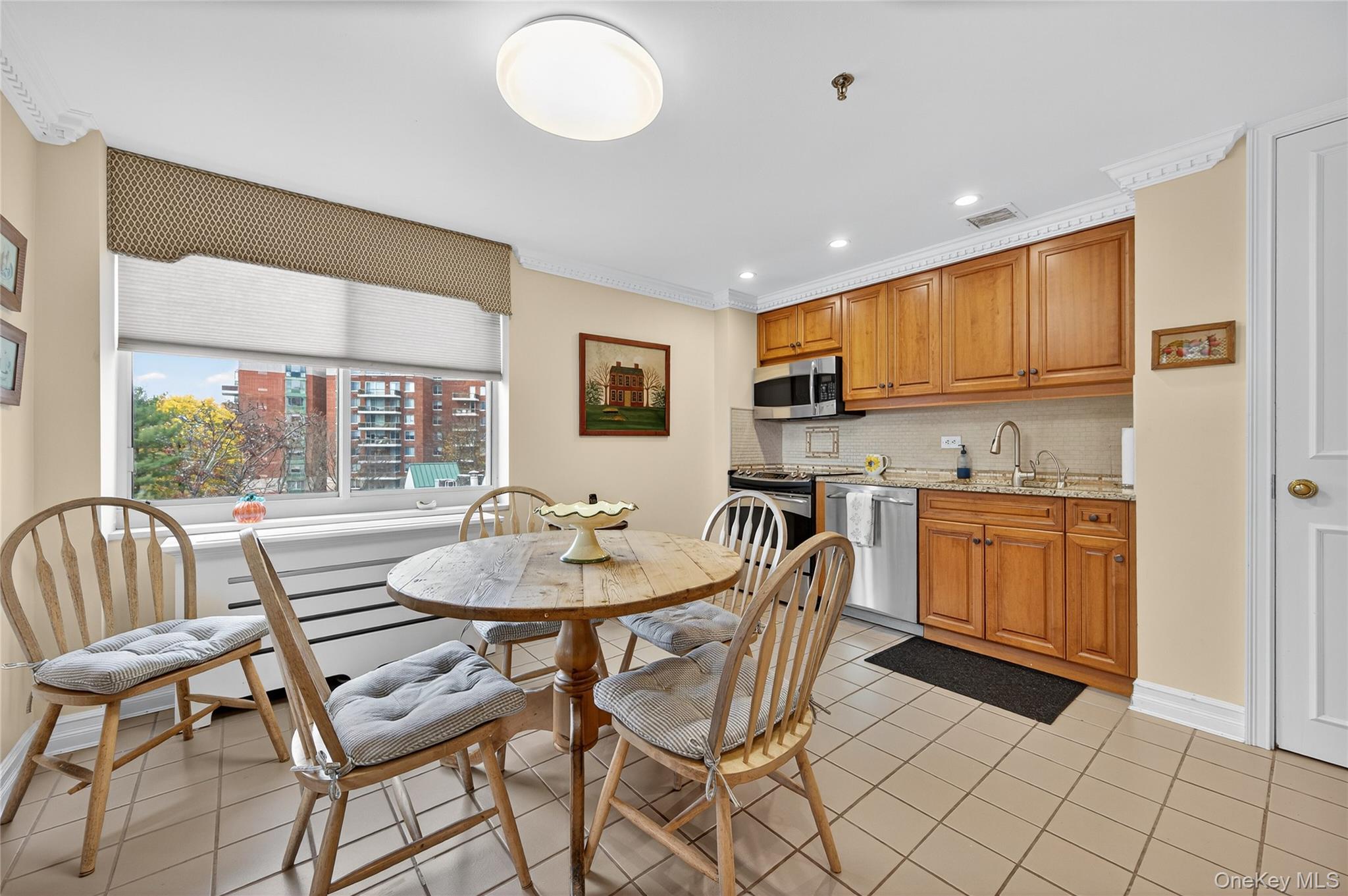 100 Hilton Avenue # 411, Garden City, NY 11530